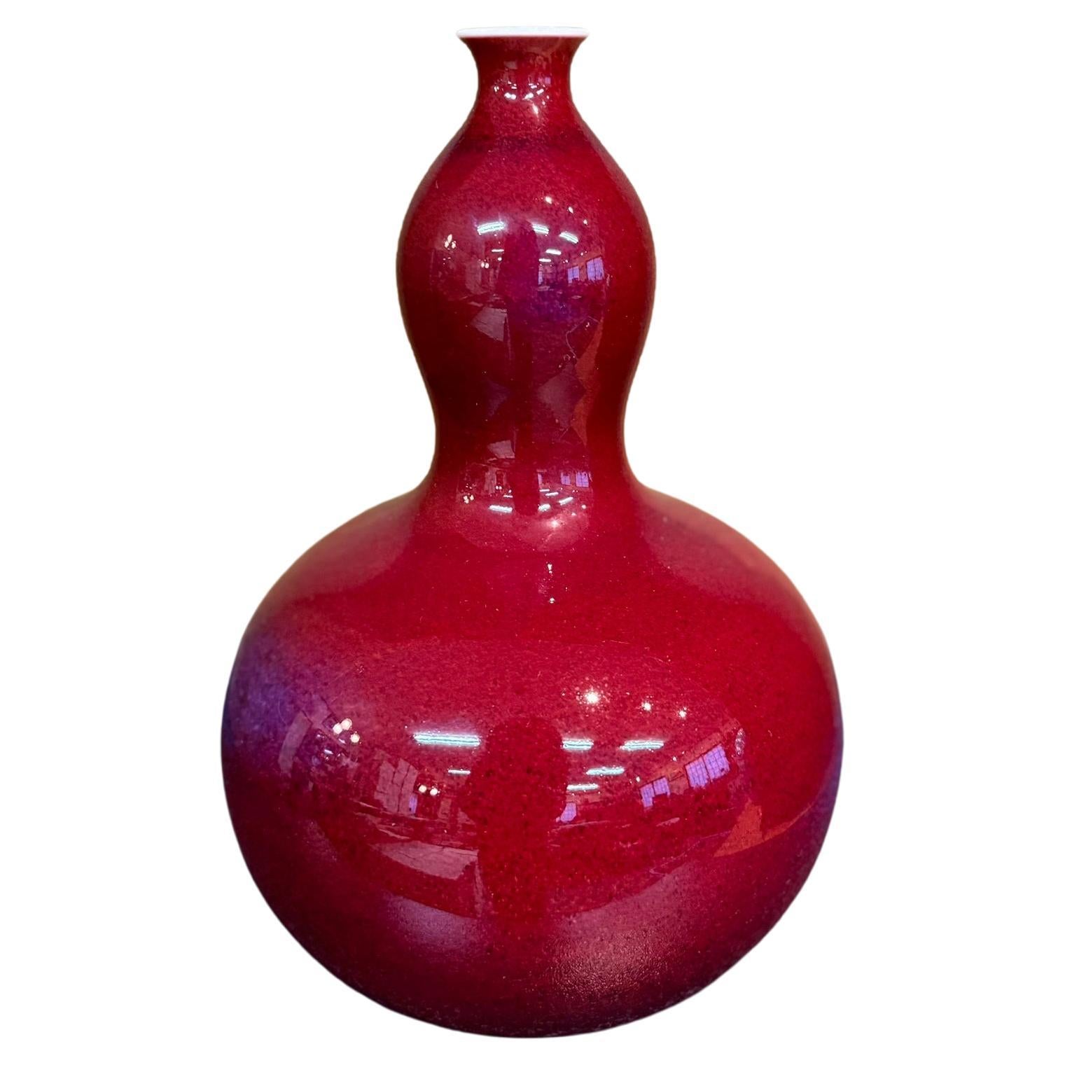 Japanese Contemporary Red Blue Hand-Glazed Porcelain Vase by Master Artist, 3 In New Condition For Sale In Takarazuka, JP