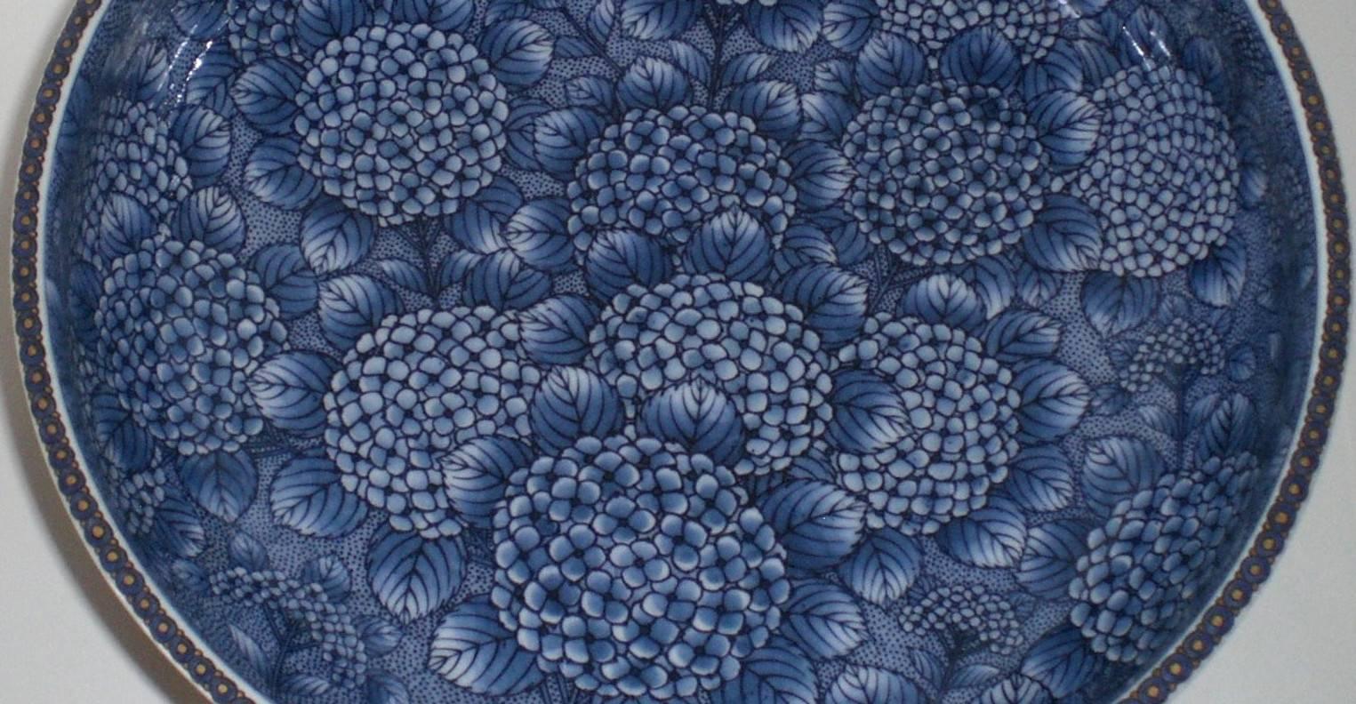 Giapponese Ciotola contemporanea giapponese in porcellana rosso-blu-bianco del maestro artista in vendita