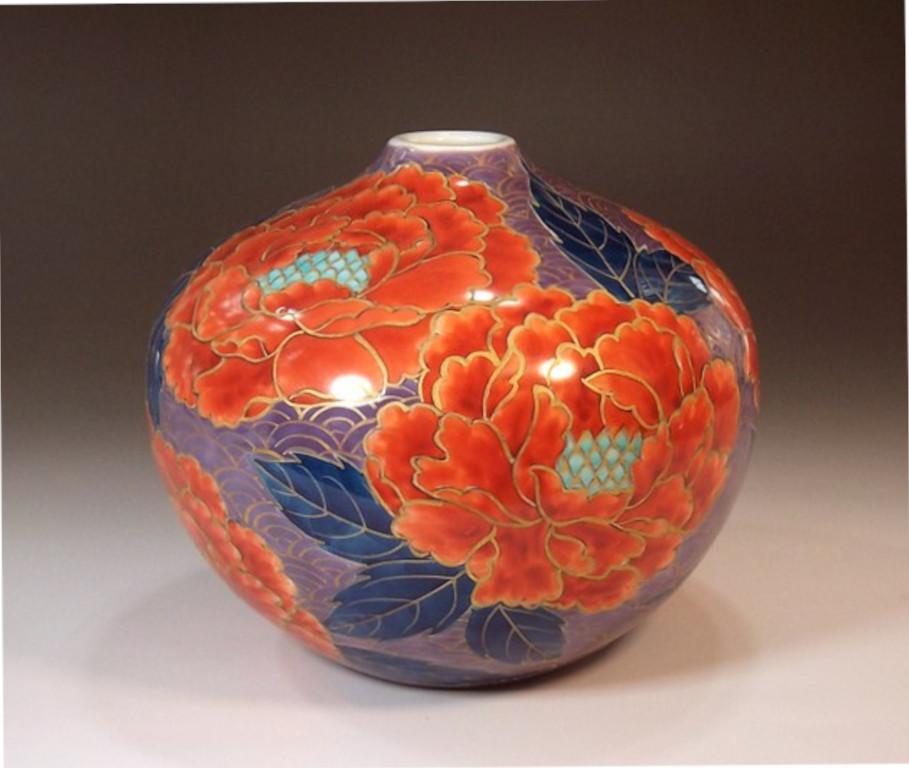 Giapponese Vaso giapponese contemporaneo in porcellana rossa, blu e gialla del maestro Artistics, 4 in vendita