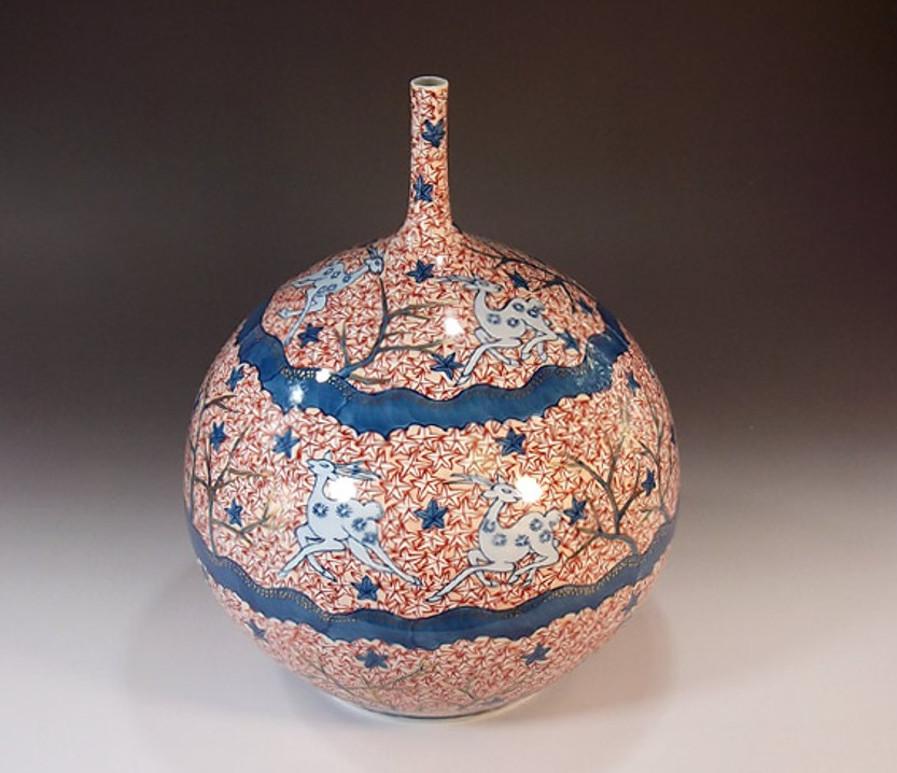 Japanische Contemporary Vase aus rotem vergoldetem Porzellan von Masterly Artist (21. Jahrhundert und zeitgenössisch) im Angebot