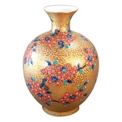 Jarrón contemporáneo japonés de porcelana roja dorada y verde, obra de un maestro artista