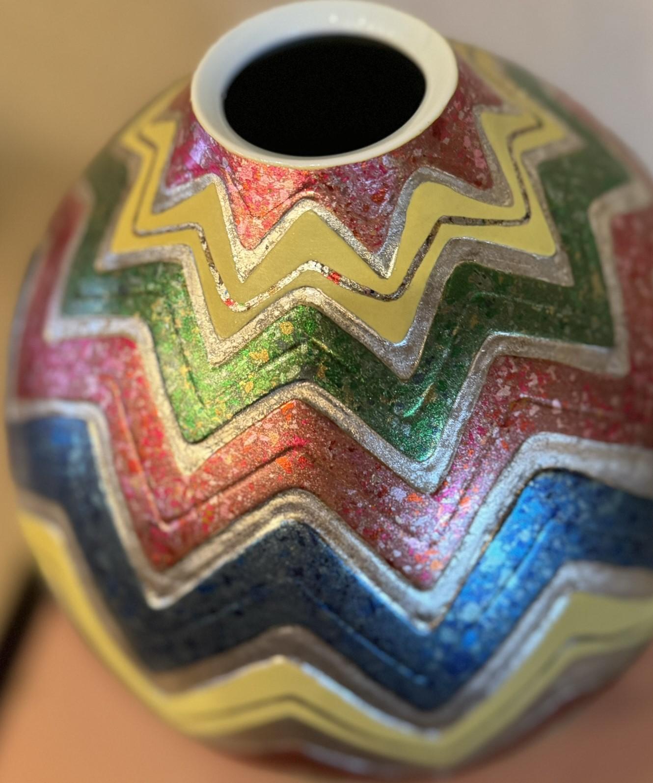Hand-Painted Japanese Contemporary Red Green Blue Platinum Porcelain Vase by Master Artist, 2 For Sale