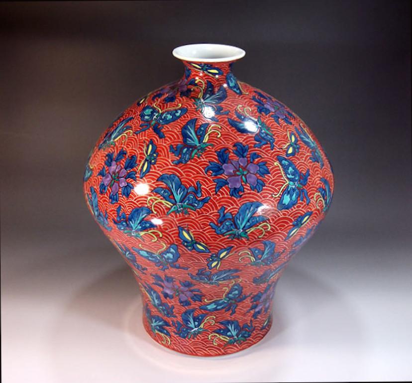 Japanische Vase aus rotem, goldenem und blauem Porzellan des zeitgenössischen Künstlers, 2 (Meiji-Periode) im Angebot