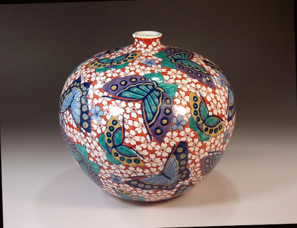 Gilt Japanese Red Gold Blue Porcelain Vase by Contemporary Master Artist, 2 For Sale