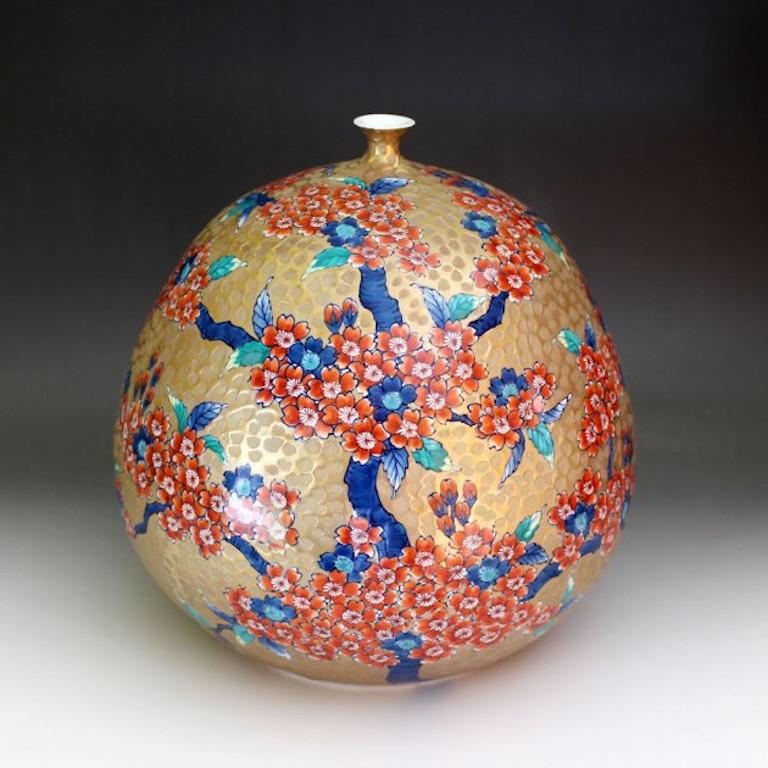 Meiji Japanese Contemporary Red Green Gold Porcelain Vase by Master Artist, 3 For Sale