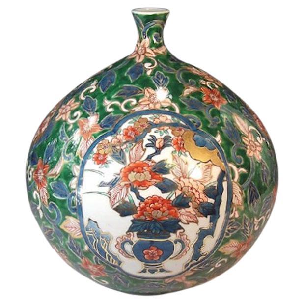 Vase japonais contemporain en porcelaine rouge, vert et or par un maître artiste, 3 pièces en vente