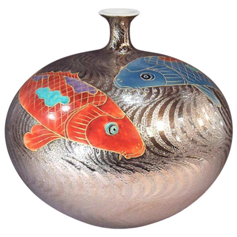 Vase japonais contemporain en porcelaine rouge et platine par un maître artiste