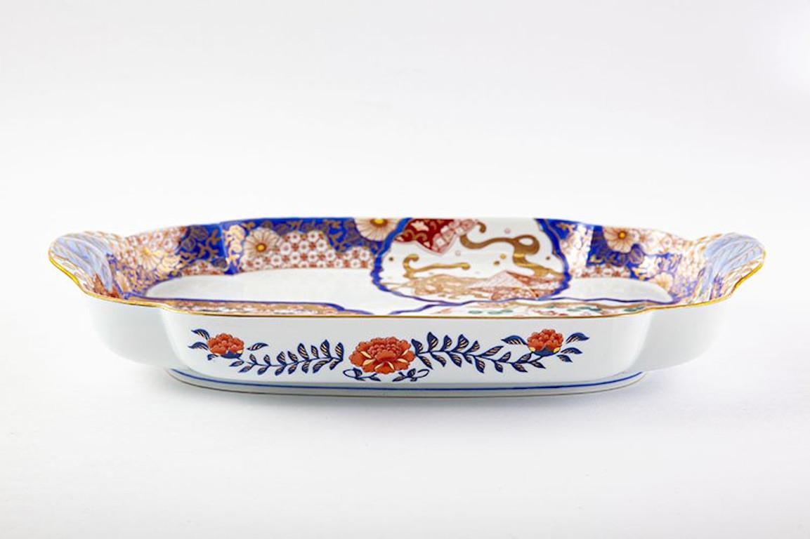 Japanese Contemporary Red White Gold Porcelain Charger by Renowned Kiln In New Condition For Sale In Takarazuka, JP
