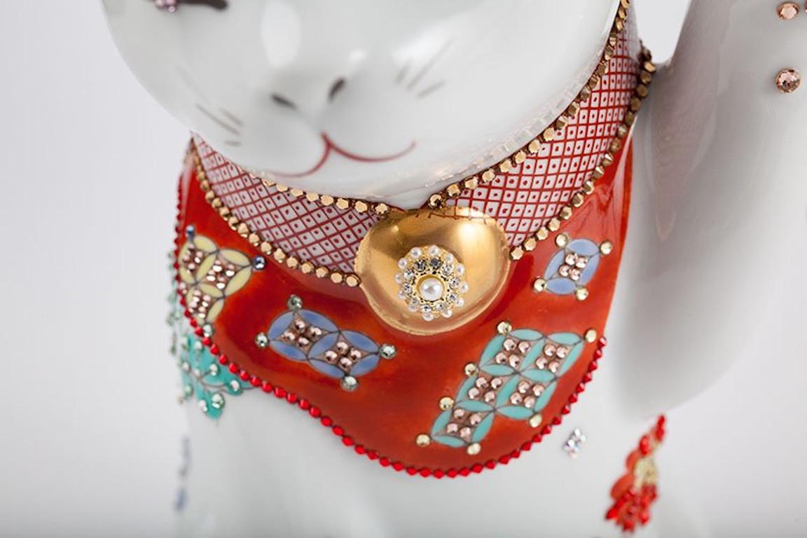 Japanese Contemporary Red White Gold Porcelain Lucky Cat Sculpture In New Condition In Takarazuka, JP