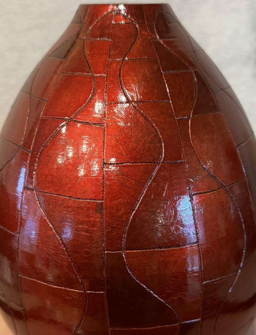 Japanese Contemporary Silver Red Porcelain Vase by Master Artist, 2 In New Condition In Takarazuka, JP