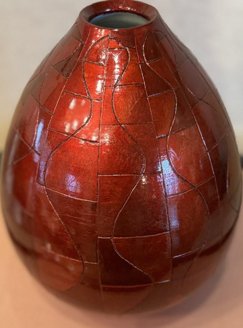 XXIe siècle et contemporain Vase contemporain japonais en porcelaine rouge argenté par un maître artiste, 2 en vente