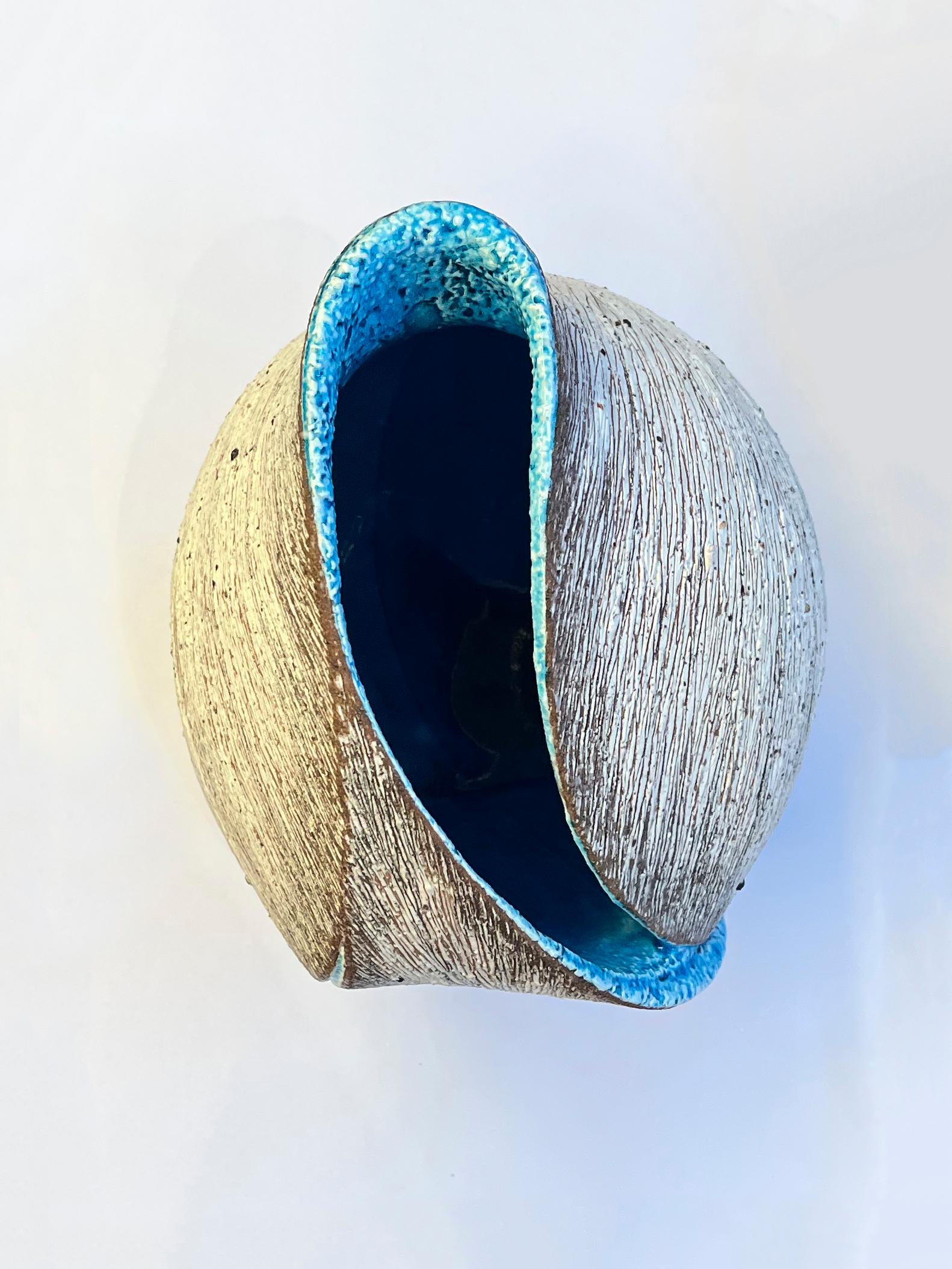 Japanese contemporary Tanoue Shinya Kara Shell vase, 2011 In Good Condition For Sale In Uccle, BE