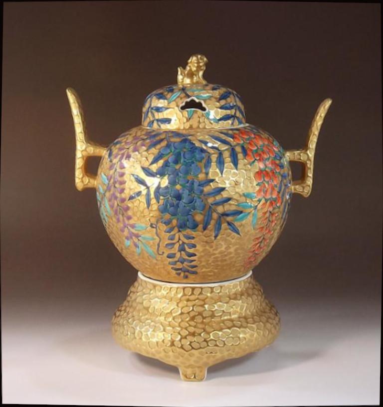 Japanisches zeitgenössisches japanisches dreiteiliges rot-blau-goldenes Porzellangefäß von Meisterkünstler (Handbemalt) im Angebot