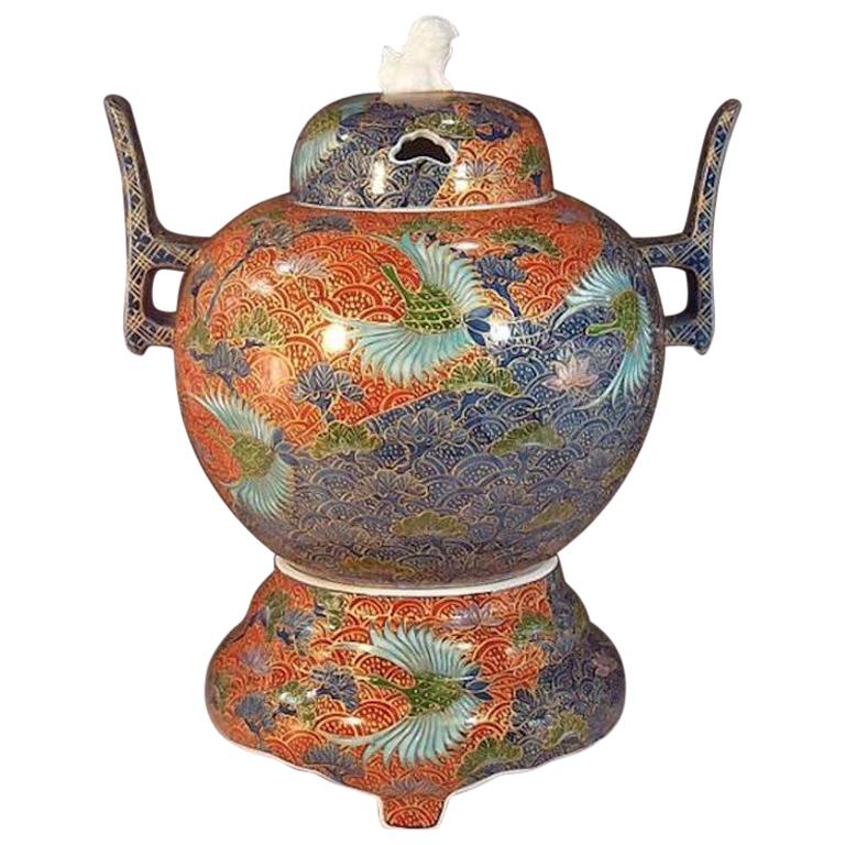 Pot en porcelaine japonaise contemporain de trois pièces rouge, bleu et or par un maître artiste
