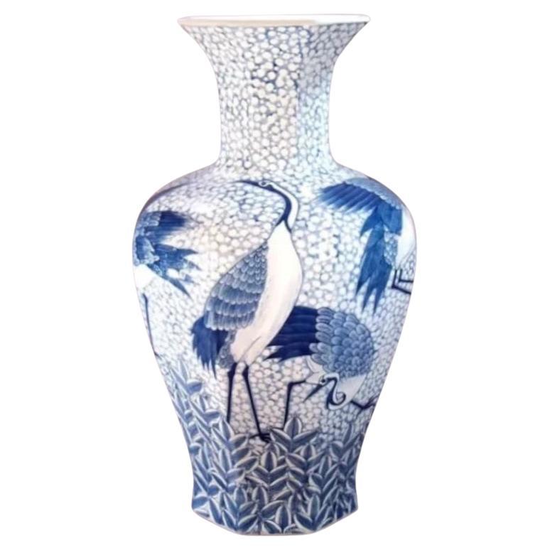 Vase contemporain japonais en porcelaine blanche et bleue par un maître artiste, 5 en vente