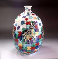 Japanische japanische zeitgenössische Porzellanvase von Meisterkünstler in Gelb, Grün und Lila
