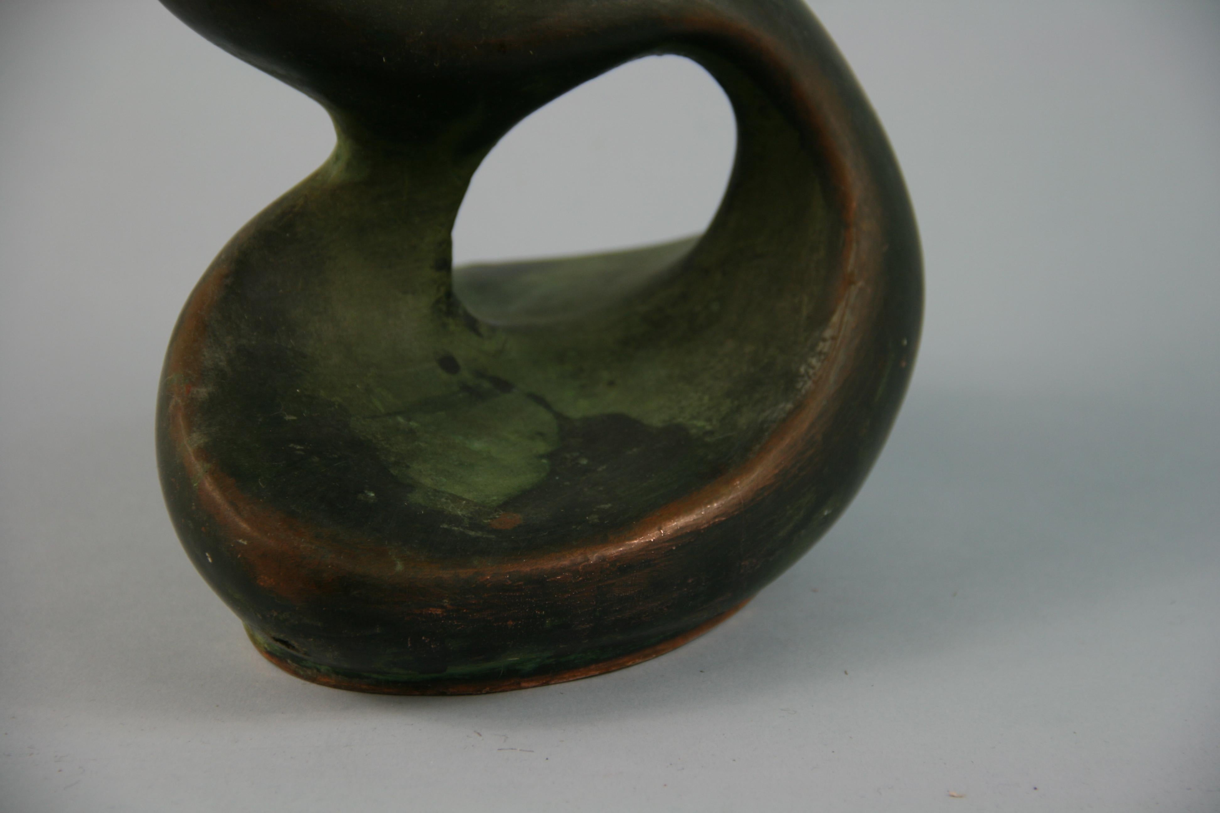 Japanische abstrakte japanische Kupfer-Skulptur/Bud-Vase im Zustand „Gut“ im Angebot in Douglas Manor, NY
