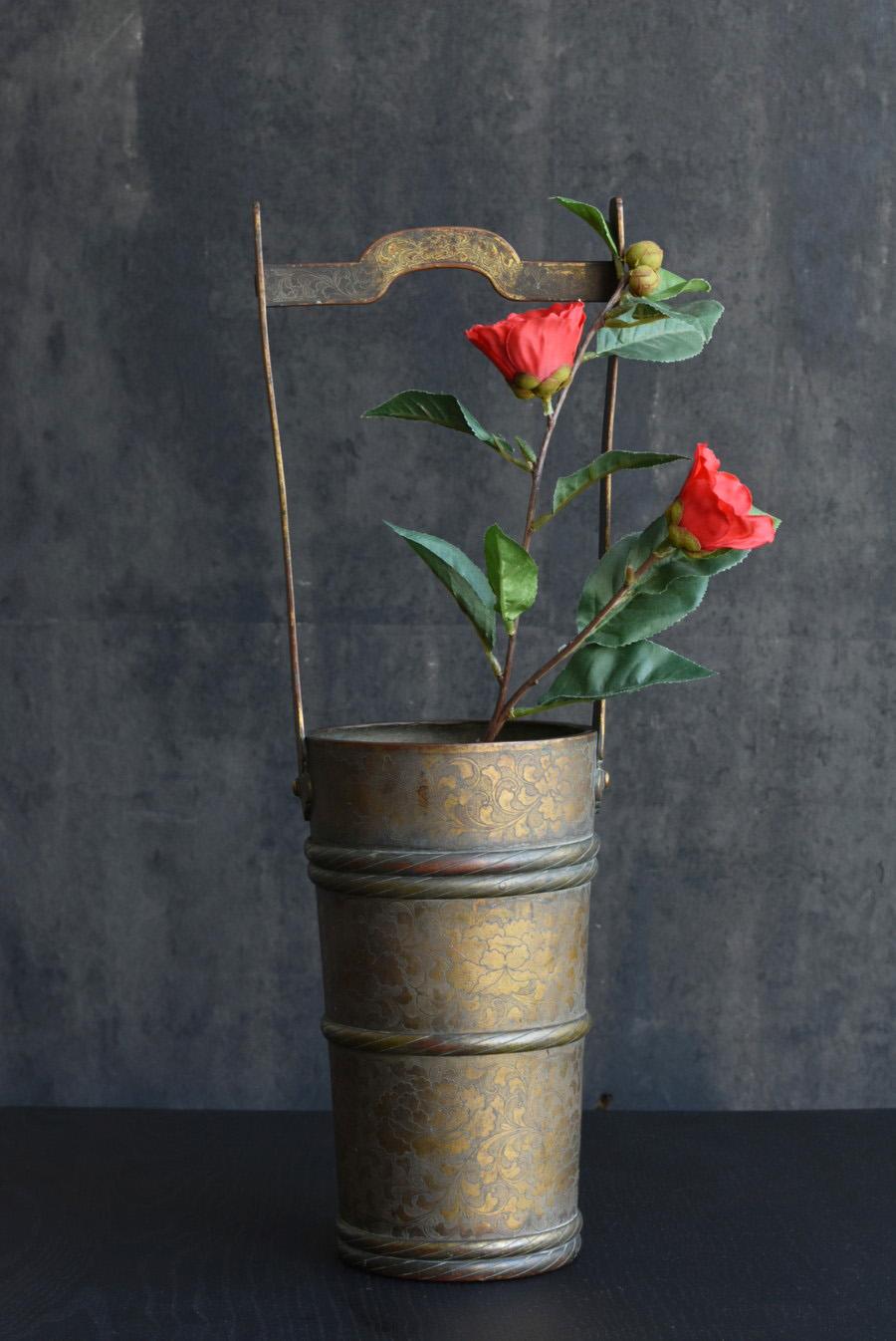 Japanese copper vase/Floral pattern fine engraving/1868-1920/Metal craft For Sale 3