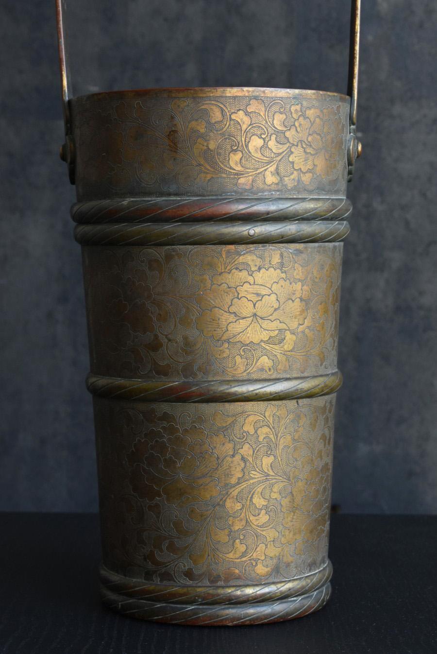 Japanese copper vase/Floral pattern fine engraving/1868-1920/Metal craft For Sale 5