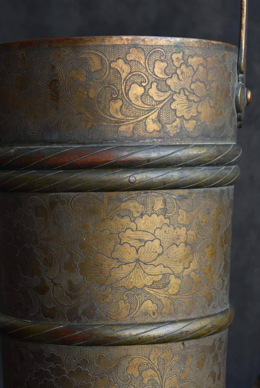 Japanese copper vase/Floral pattern fine engraving/1868-1920/Metal craft For Sale 6