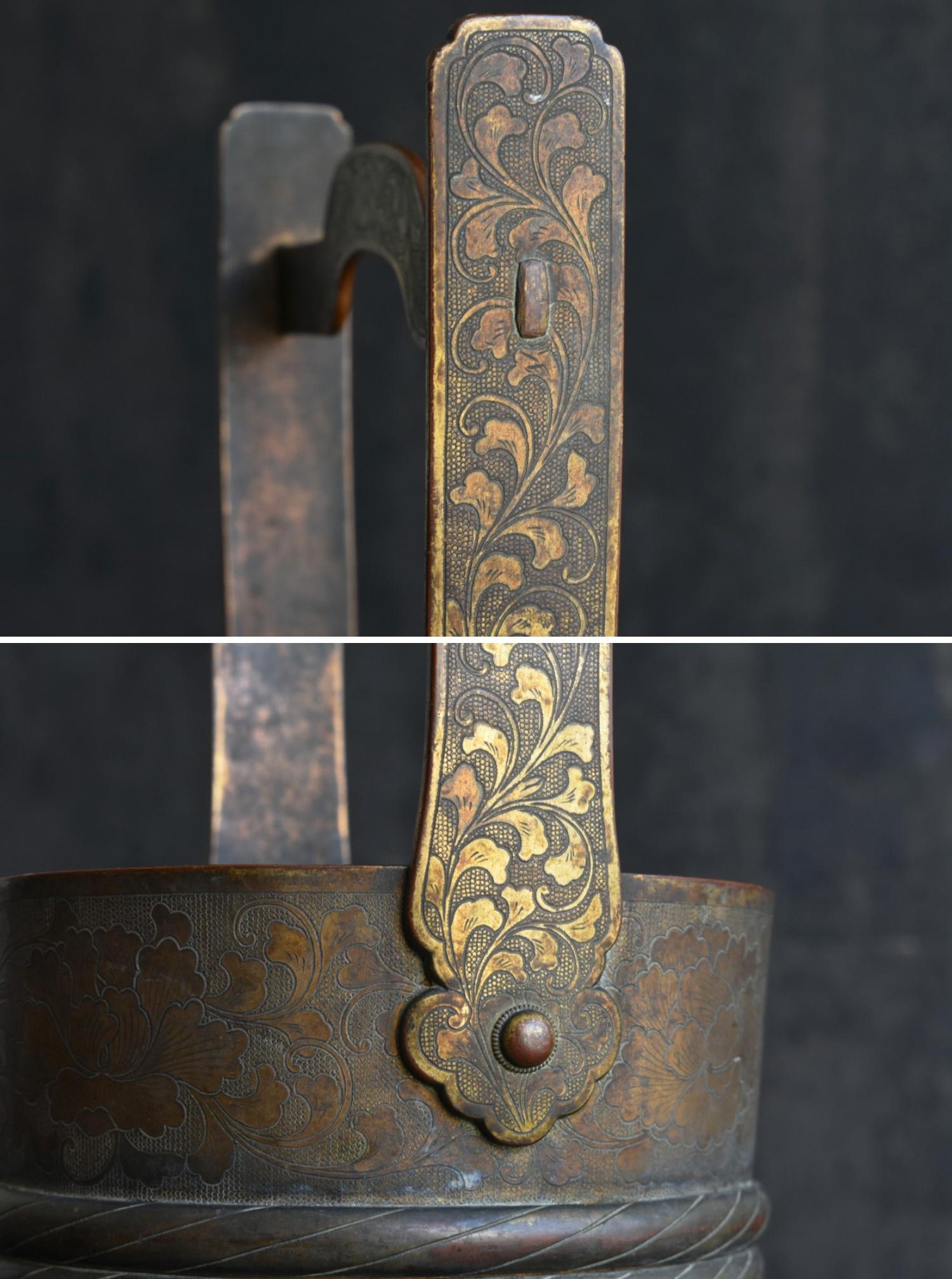 Japanese copper vase/Floral pattern fine engraving/1868-1920/Metal craft For Sale 10