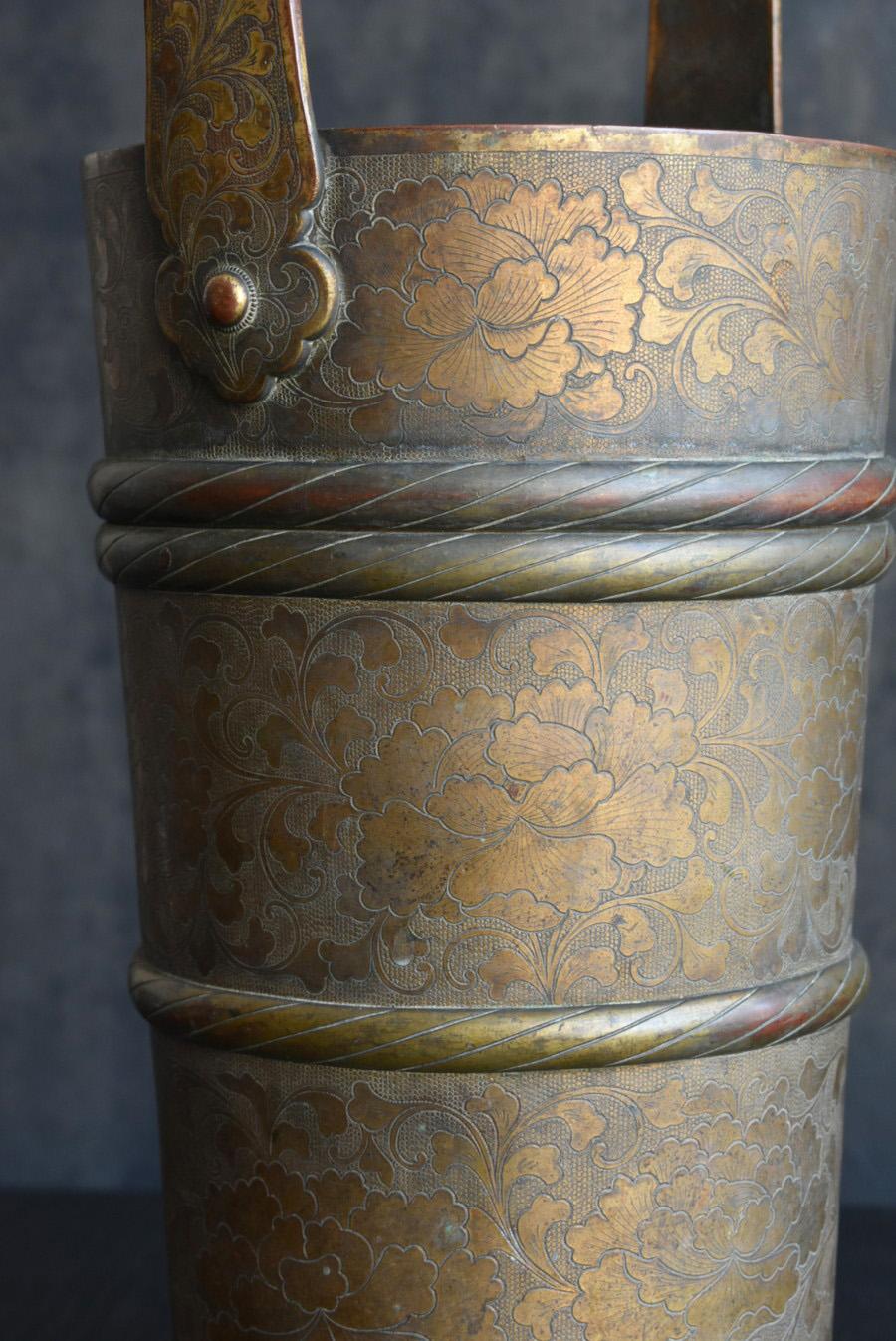 Japanese copper vase/Floral pattern fine engraving/1868-1920/Metal craft For Sale 11