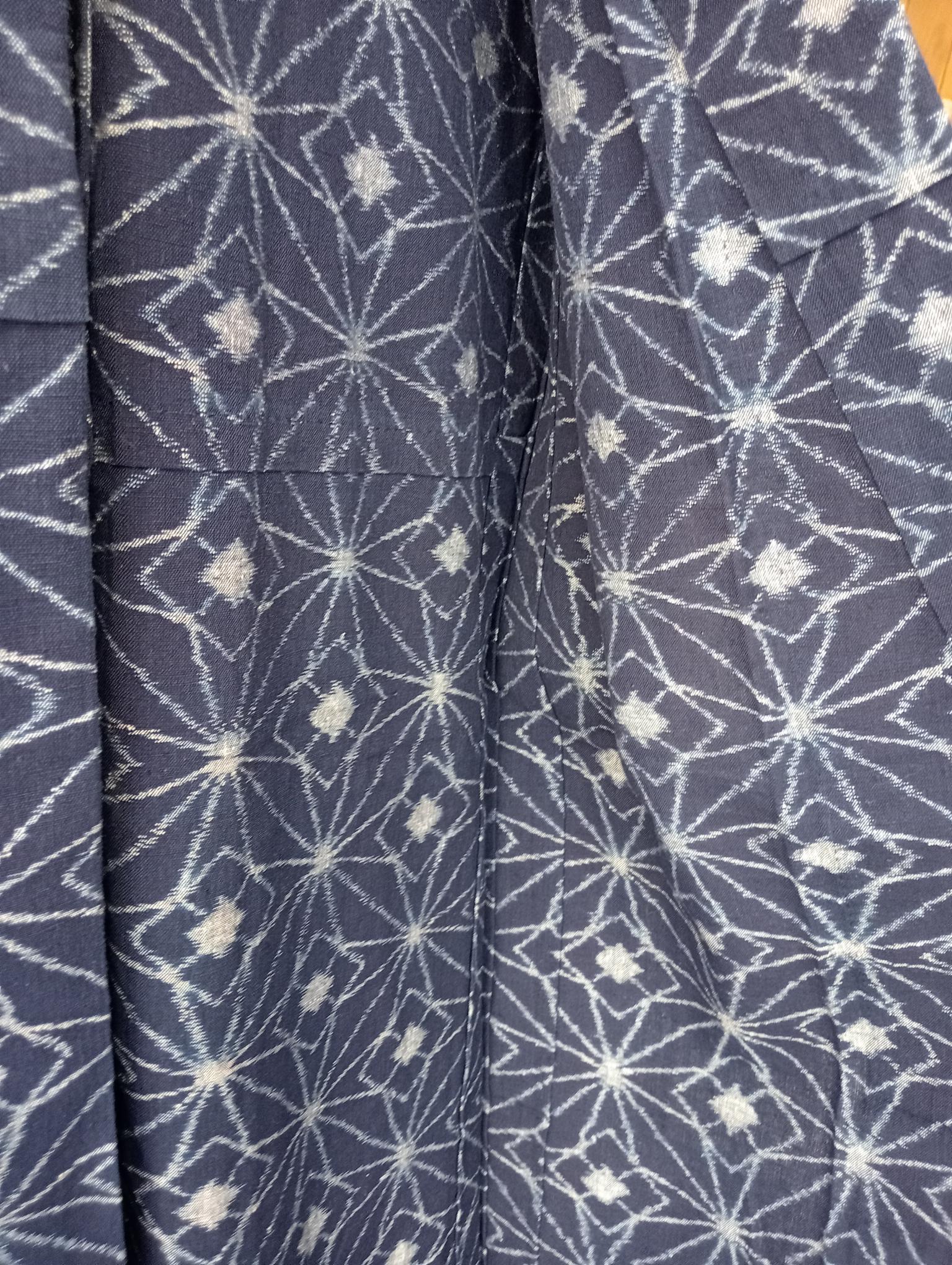 Giapponese Kimono in cotone giapponese Kasuri blu navy con motivi in Whiting in vendita