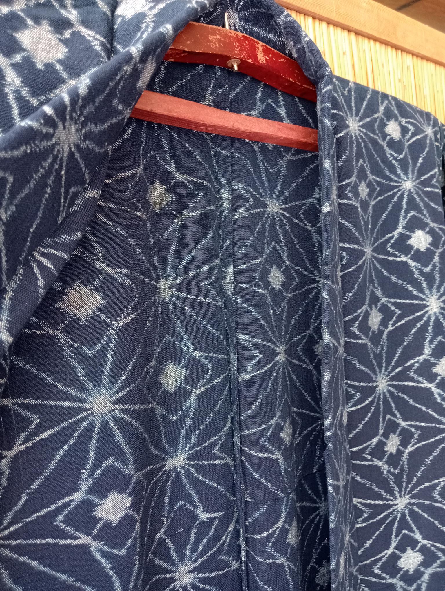 Kimono in cotone giapponese Kasuri blu navy con motivi in Whiting In condizioni buone in vendita a Paris, FR