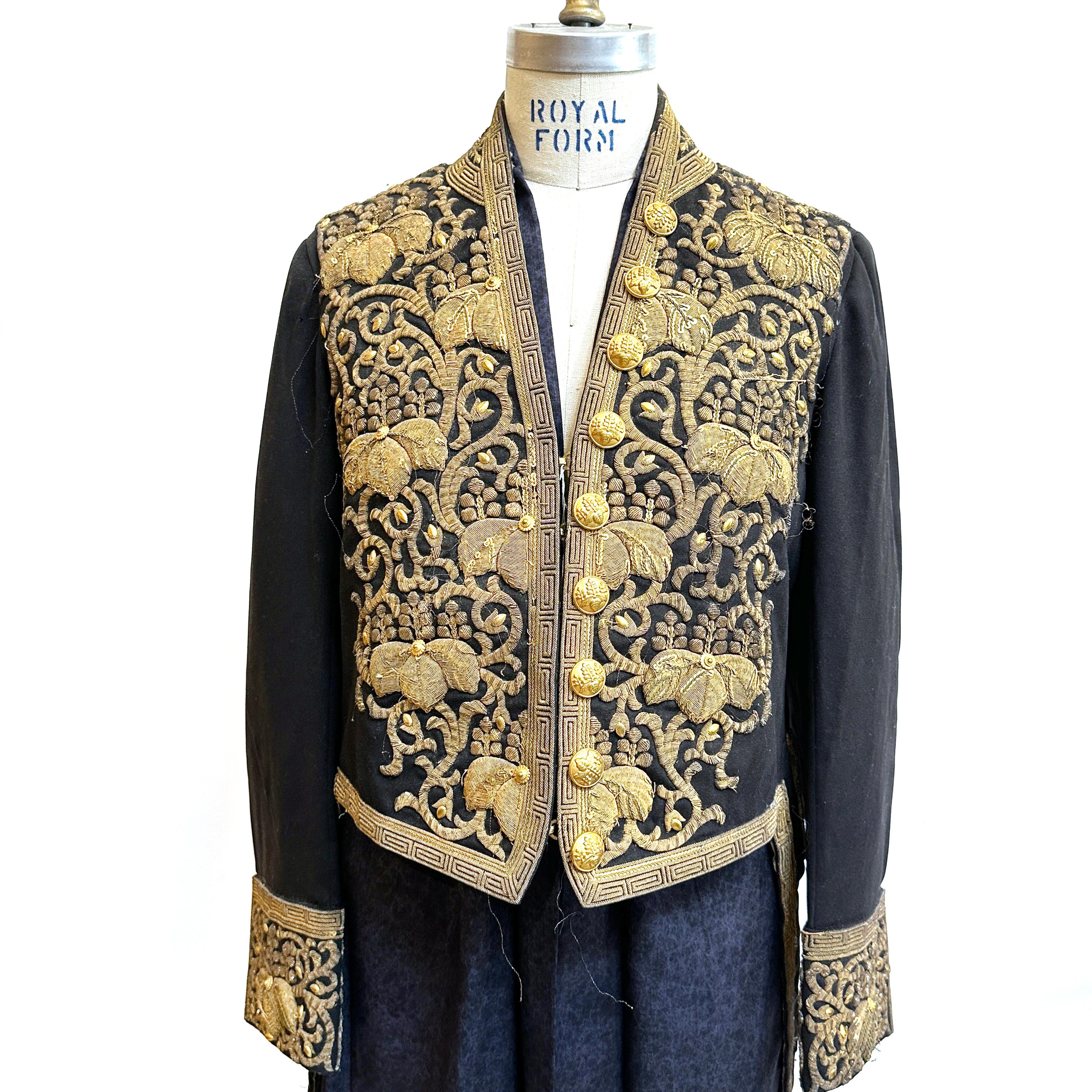 Japanese Court Uniform for Imperial Appointee, 19th Century In Good Condition For Sale In Point Richmond, CA