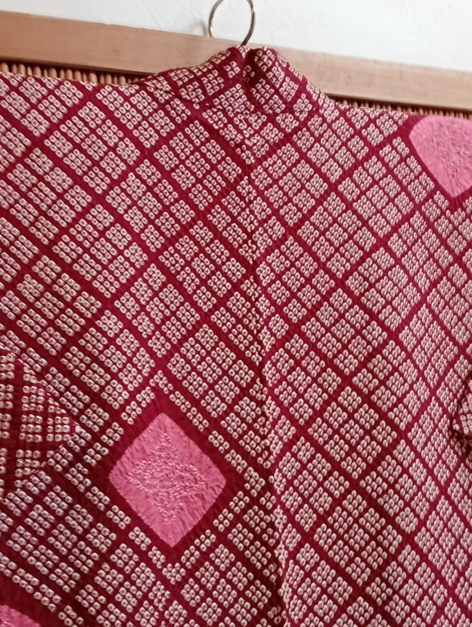 Manteau Kimono Haori japonais rouge foncé et rose pour femme avec Shibori de soie 1970 en vente 2
