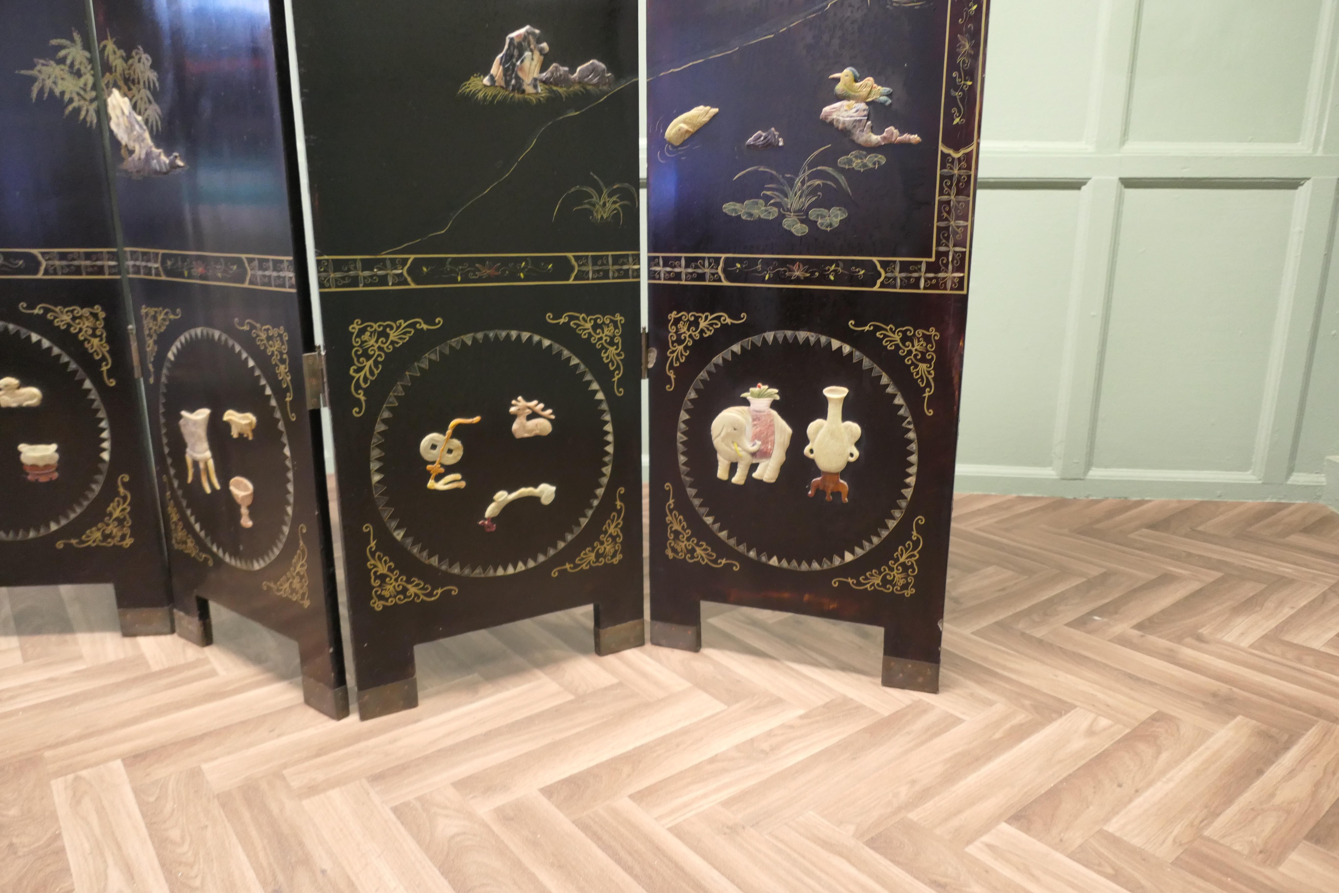 Japanese Decorated Lacquer and Painted Folding Screen For Sale 5