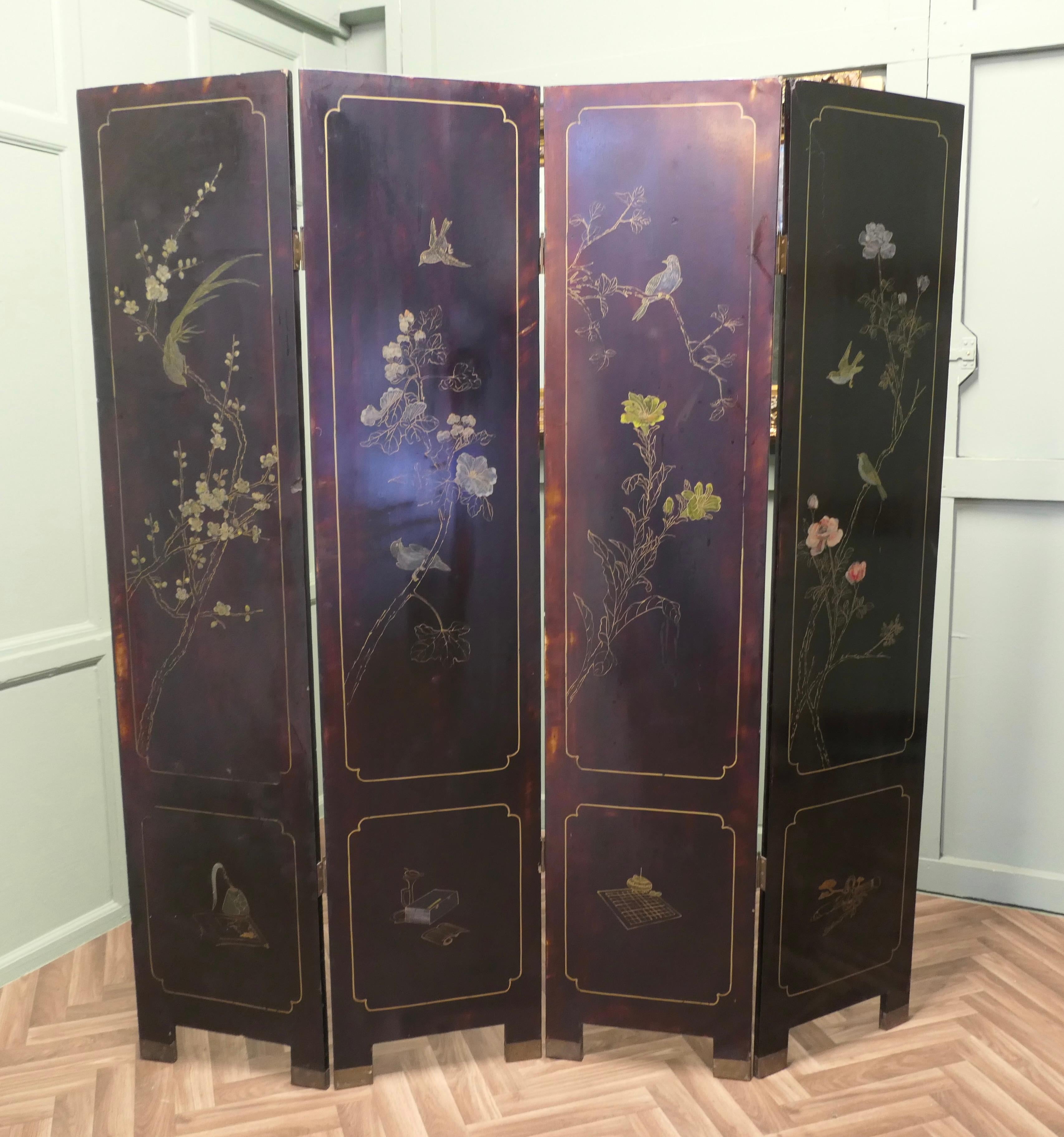 Japanese Decorated Lacquer and Painted Folding Screen In Good Condition For Sale In Godshill, Isle of Wight