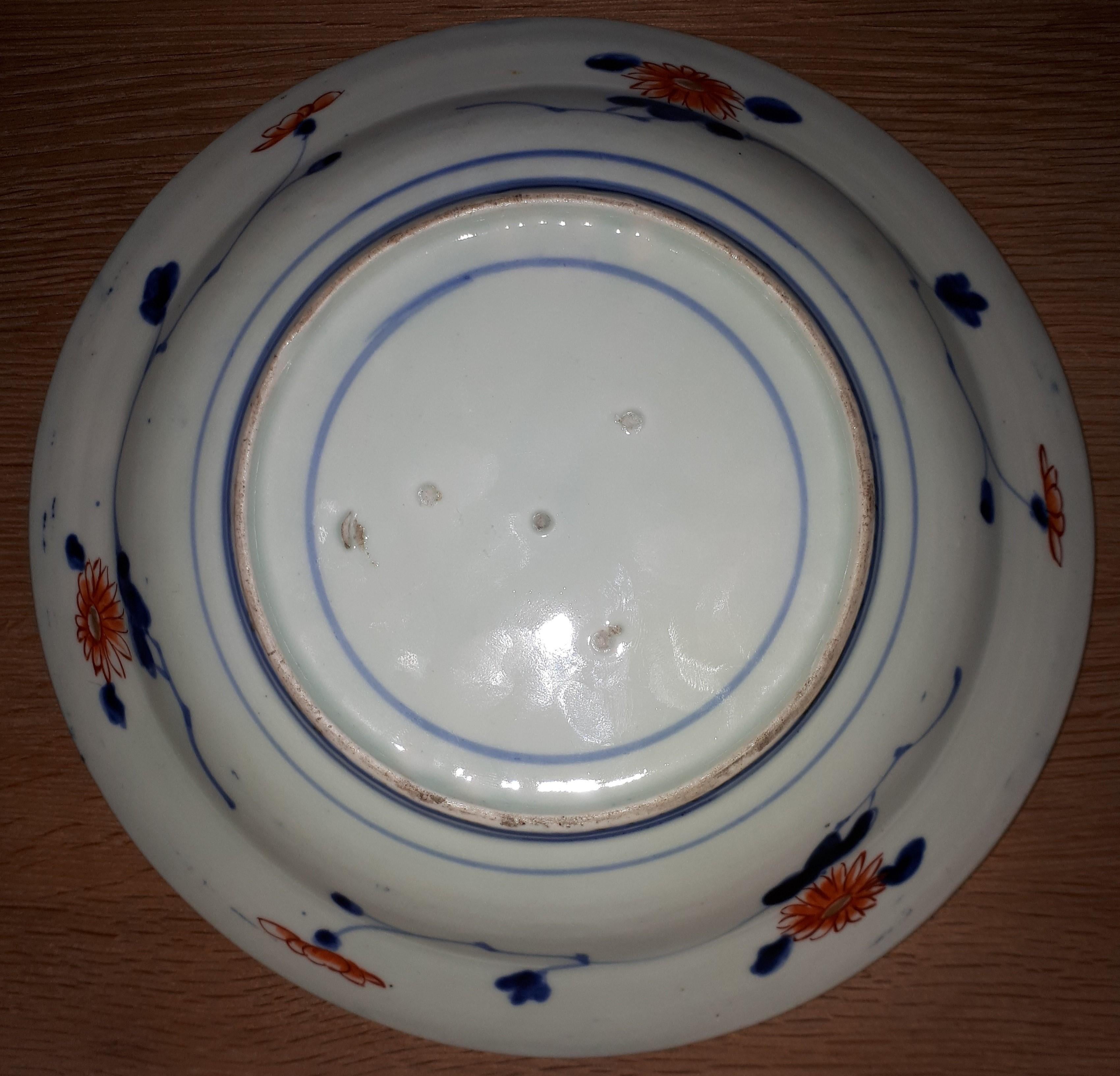 Japanese Dish In Arita Porcelain With Imari Decor Of Carps, Japan Edo Period For Sale 6