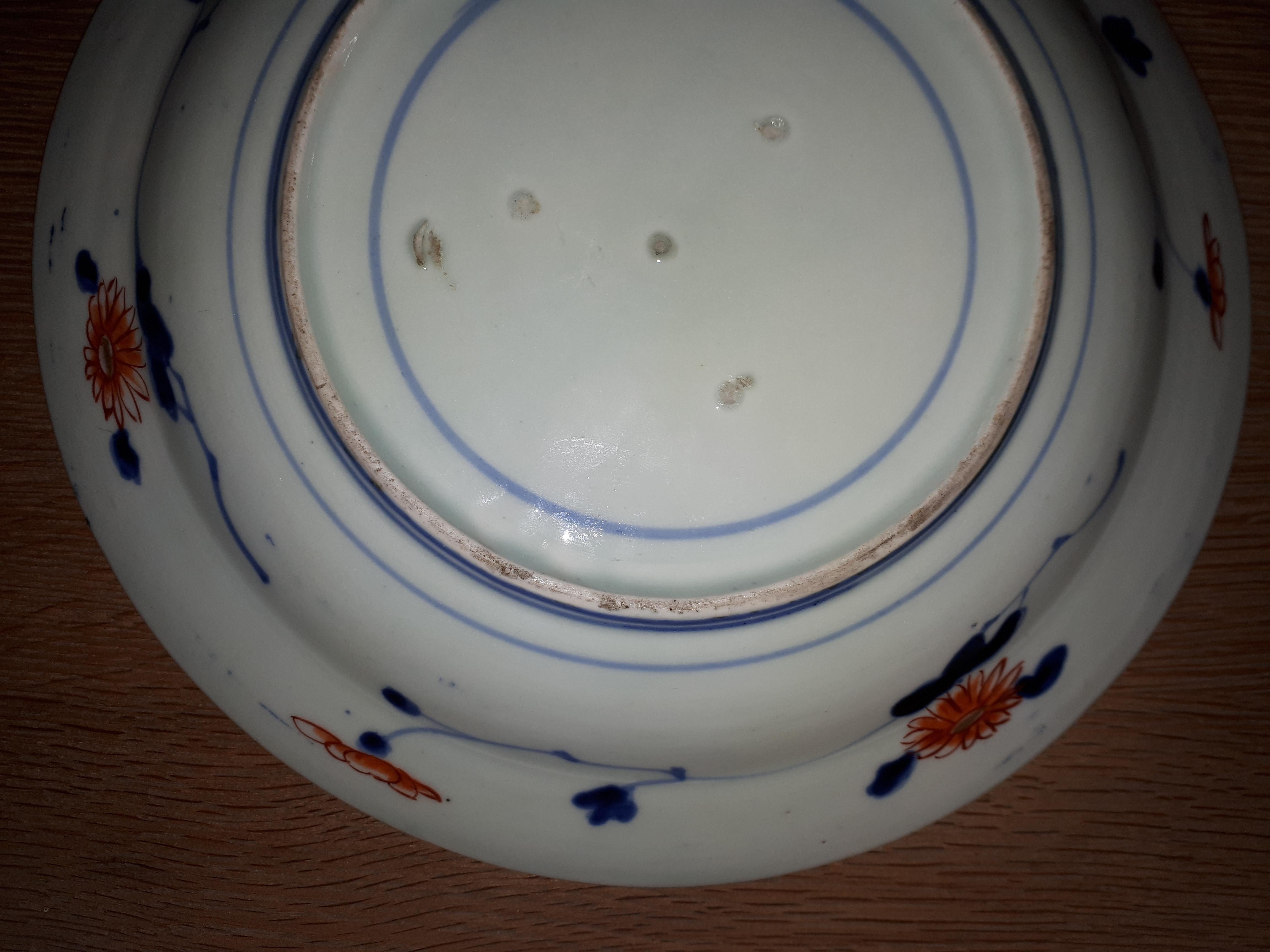 Japanese Dish In Arita Porcelain With Imari Decor Of Carps, Japan Edo Period For Sale 7