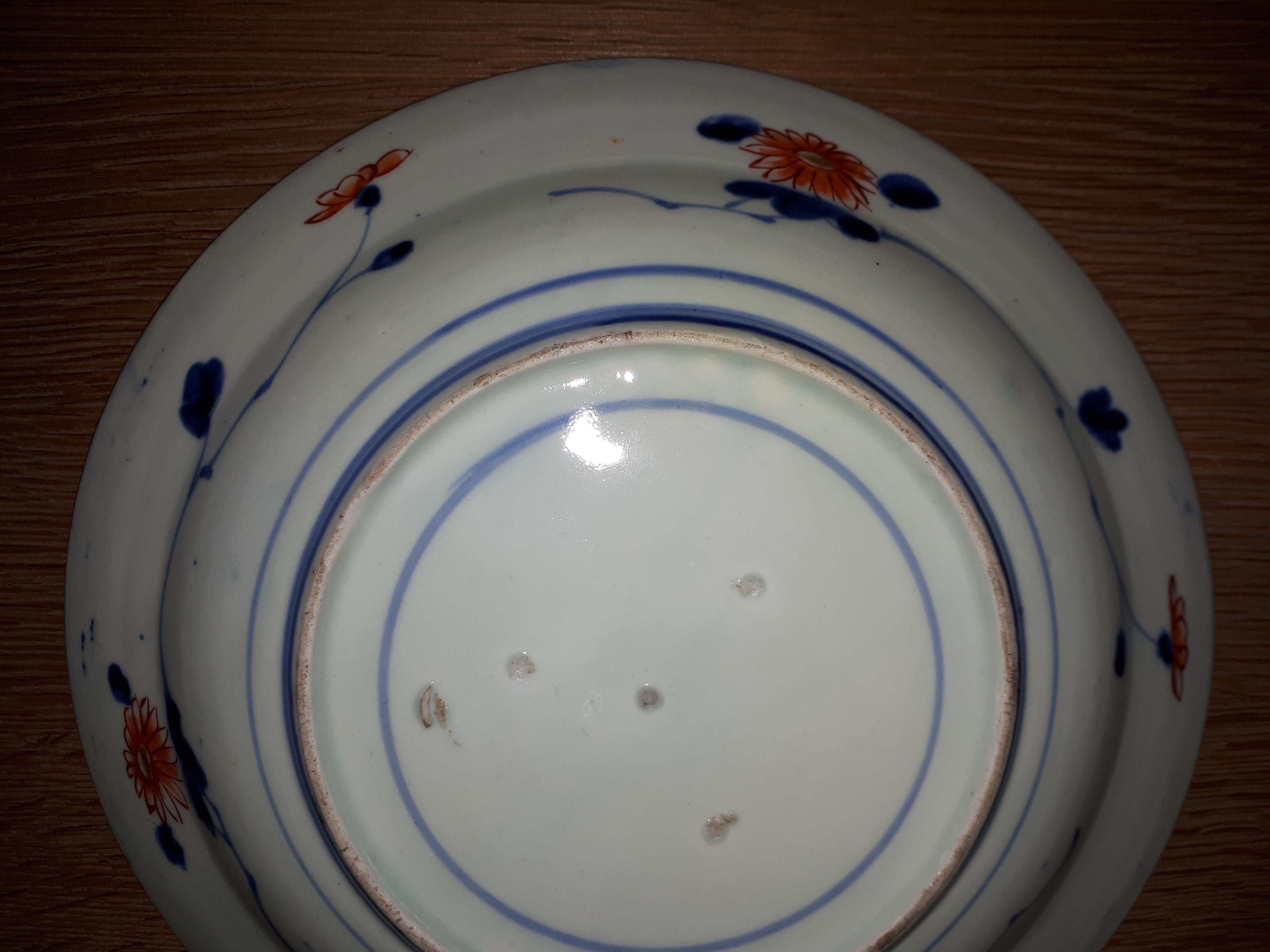 Japanese Dish In Arita Porcelain With Imari Decor Of Carps, Japan Edo Period For Sale 8