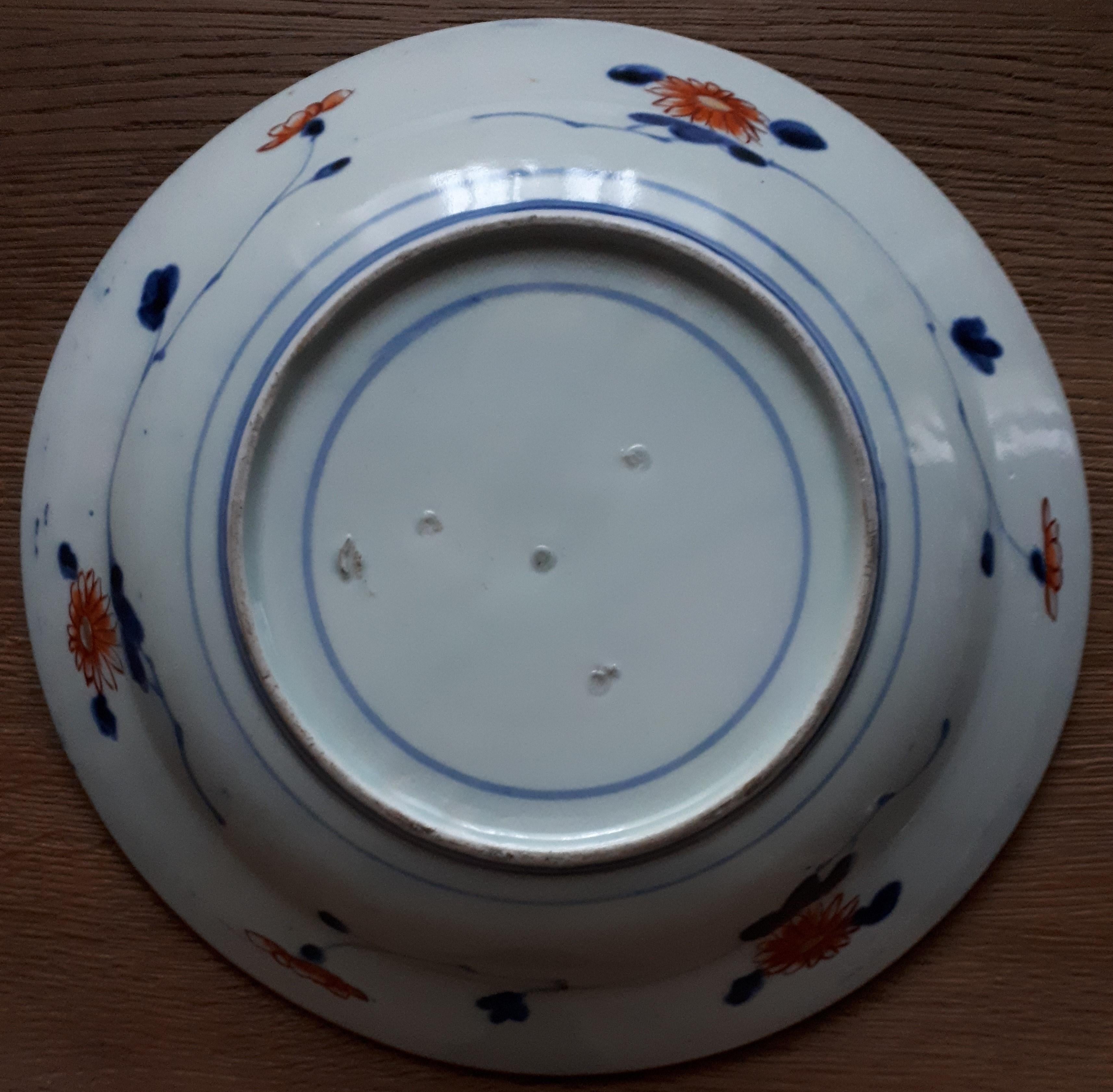 Japanese Dish In Arita Porcelain With Imari Decor Of Carps, Japan Edo Period For Sale 9