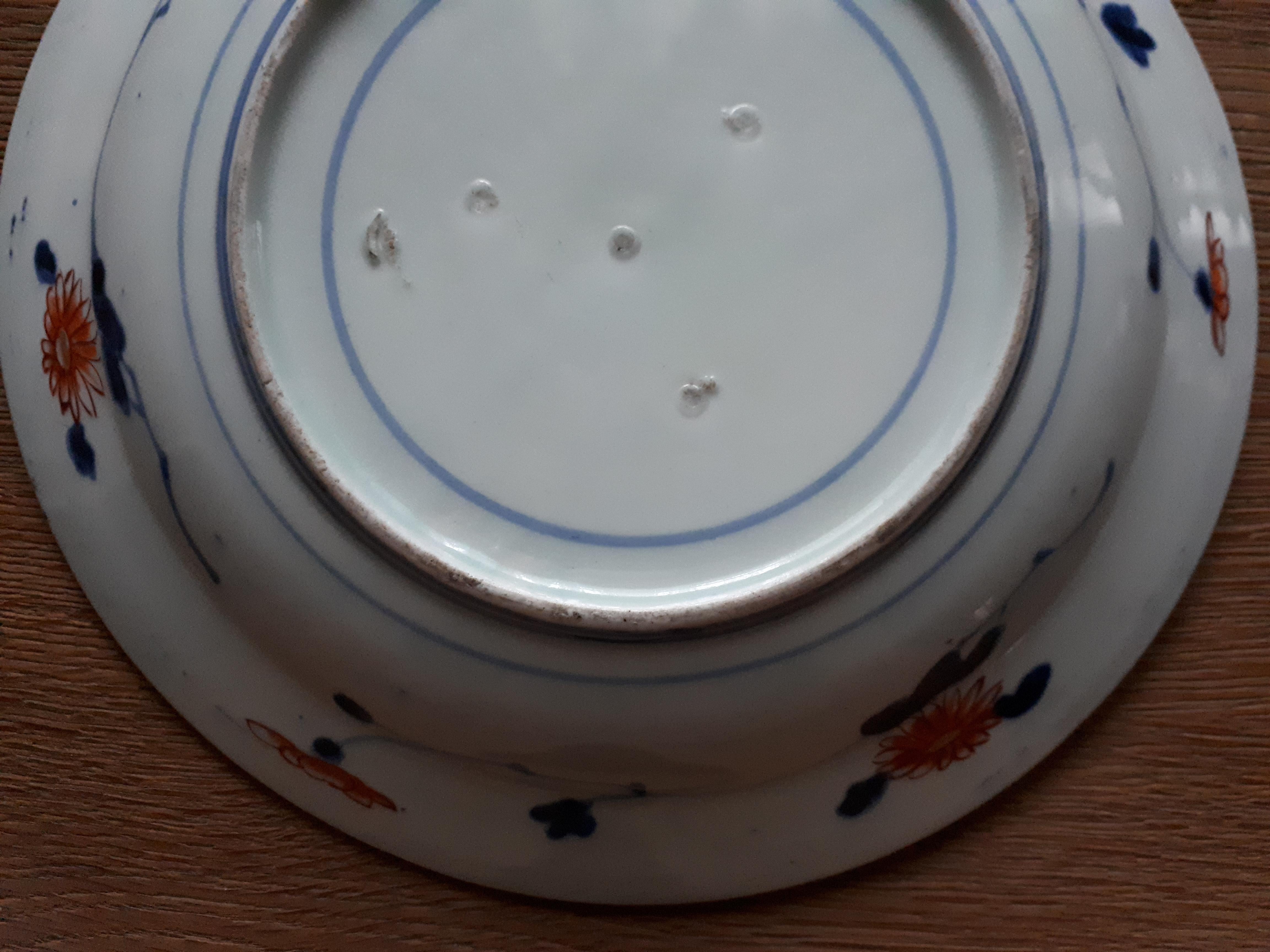 Japanese Dish In Arita Porcelain With Imari Decor Of Carps, Japan Edo Period For Sale 10