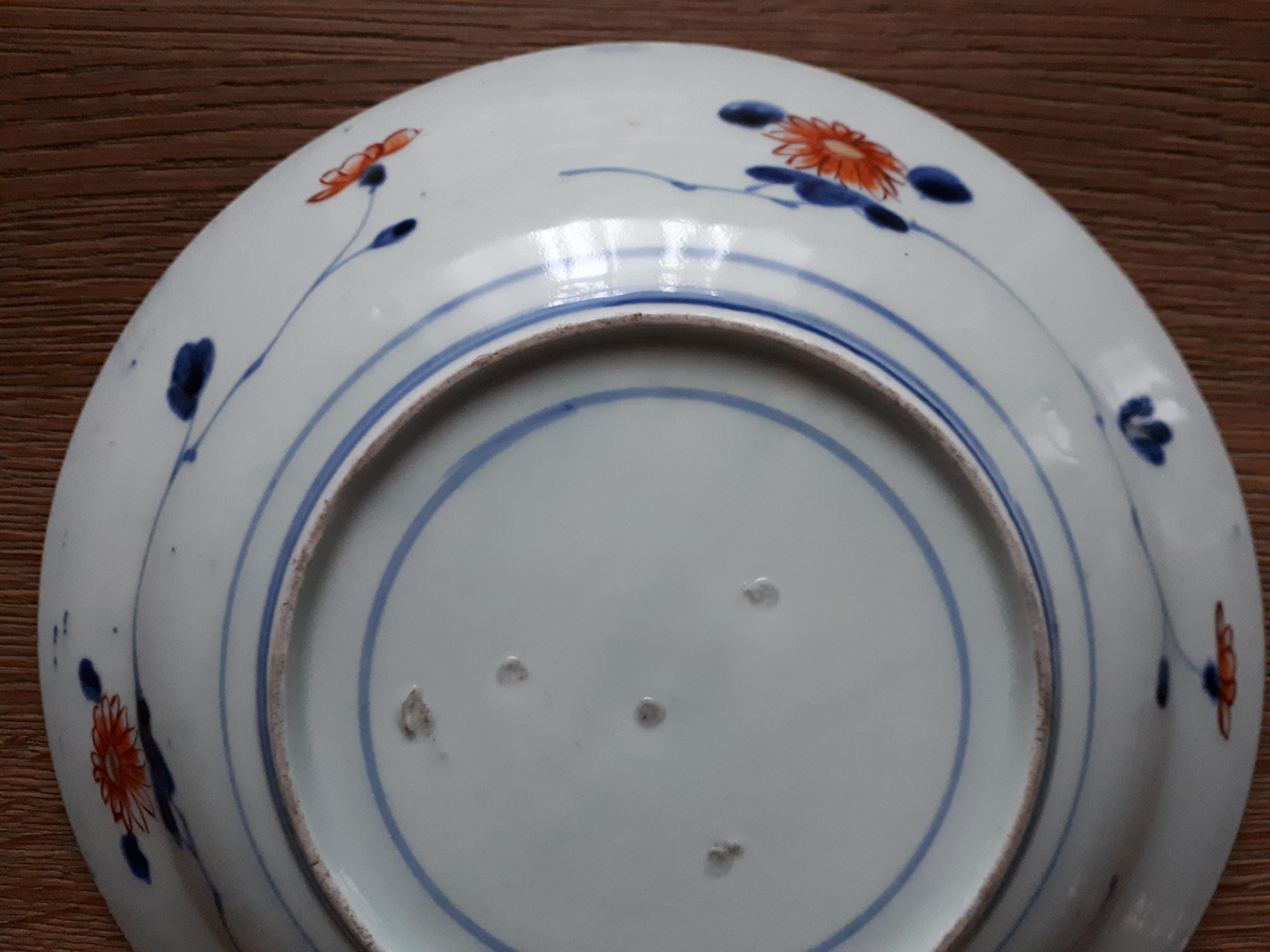 Japanese Dish In Arita Porcelain With Imari Decor Of Carps, Japan Edo Period For Sale 11
