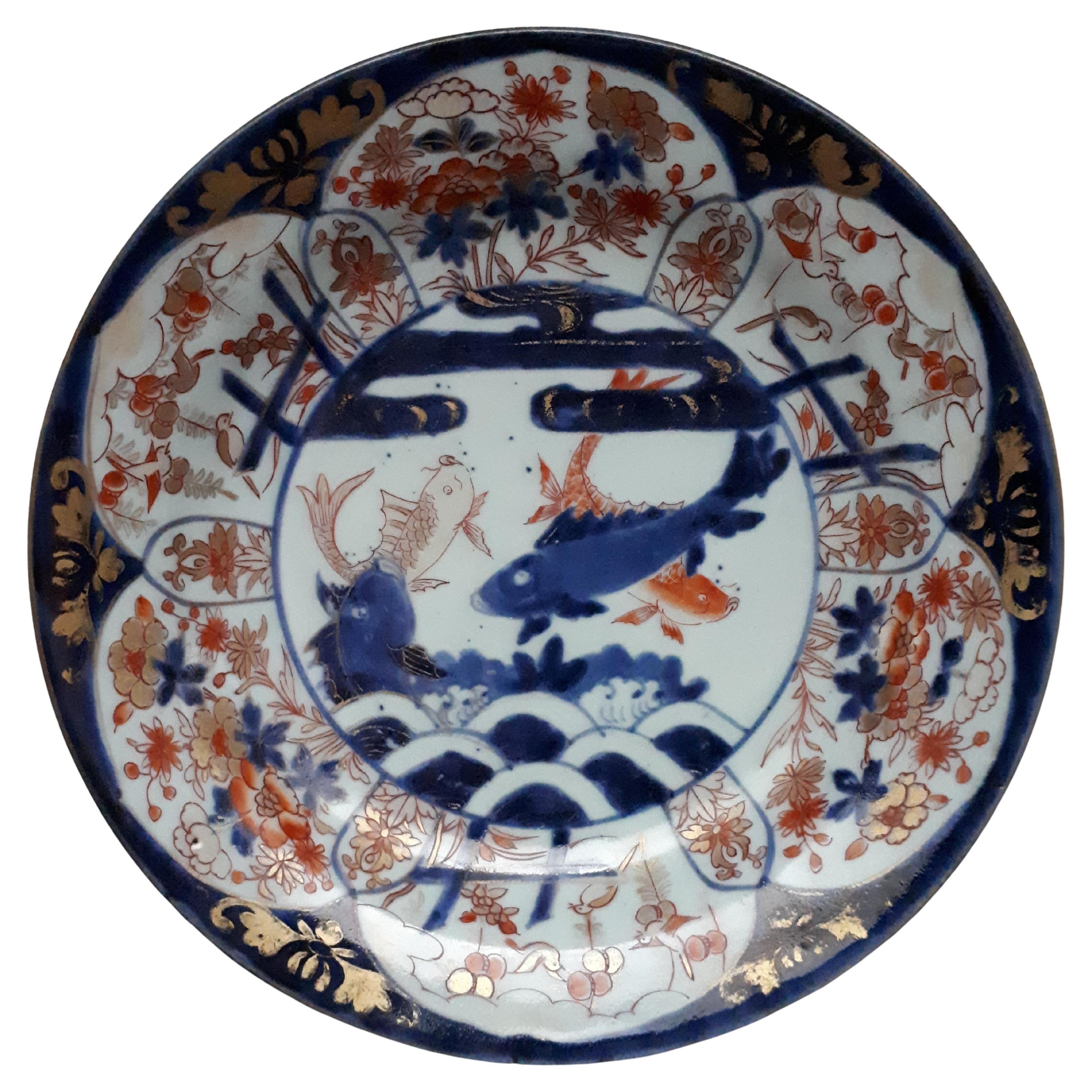 Japanese Dish In Arita Porcelain With Imari Decor Of Carps, Japan Edo Period For Sale