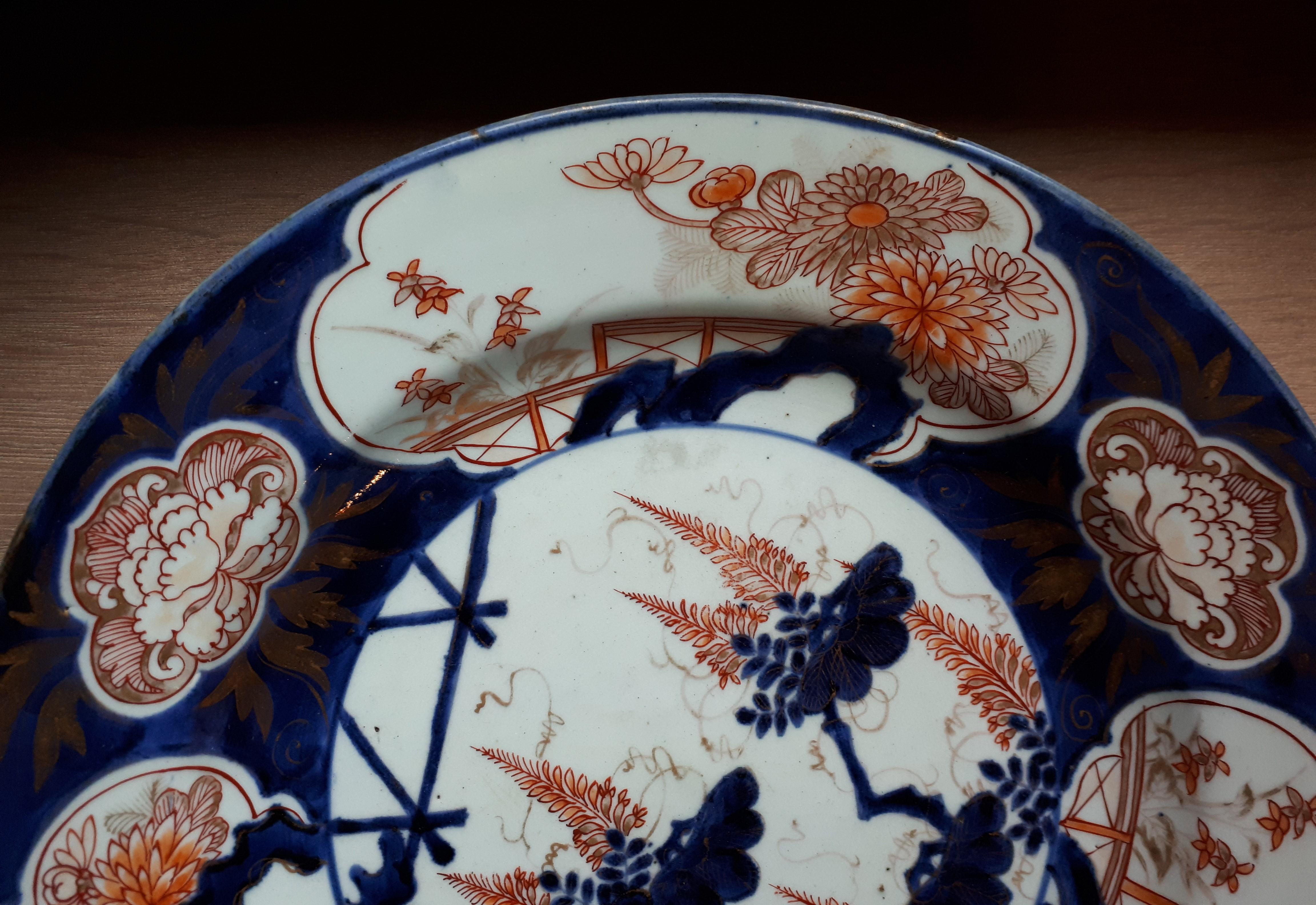 17th Century Japanese Dish In Arita Porcelain With Imari Decor Of Wisteria, Japan Edo Period