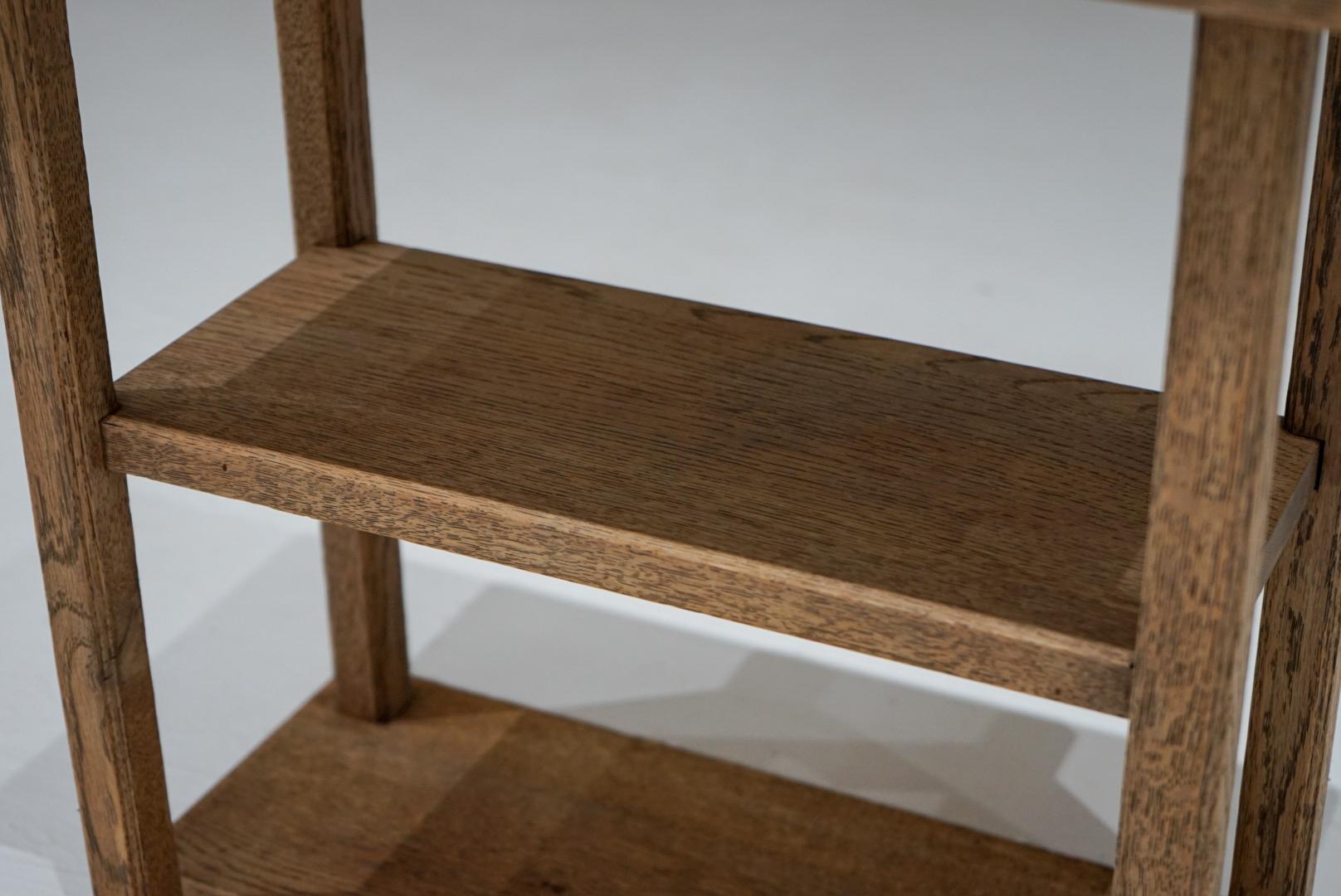 Présentoir japonais en Oak Nara, milieu du 20e siècle - Design minimal raffiné Bon état - En vente à Chiba, Chiba