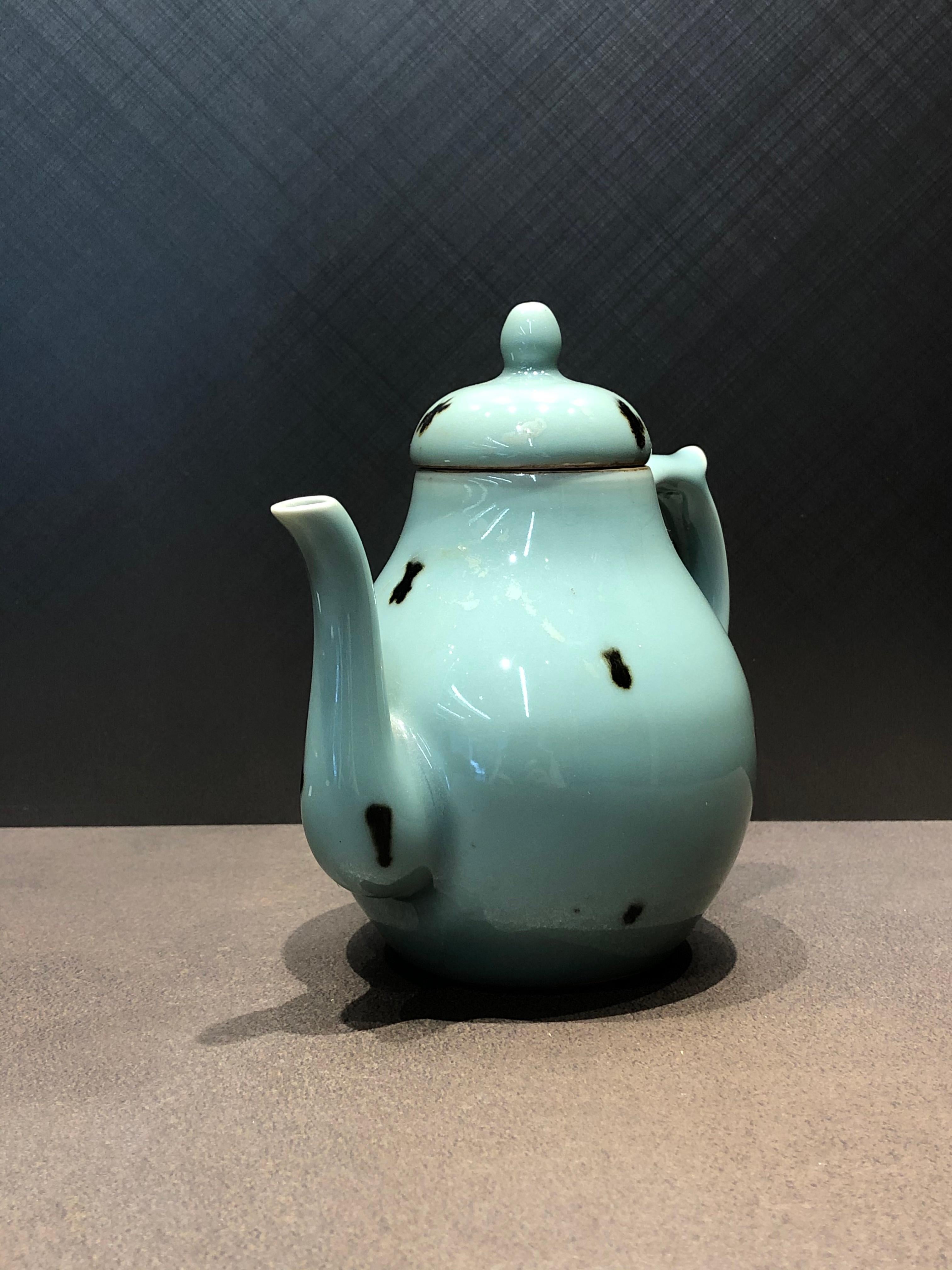 Japanese Dot Designed China Teapot, Taisho Period In Good Condition For Sale In Chuo-ku, Tokyo