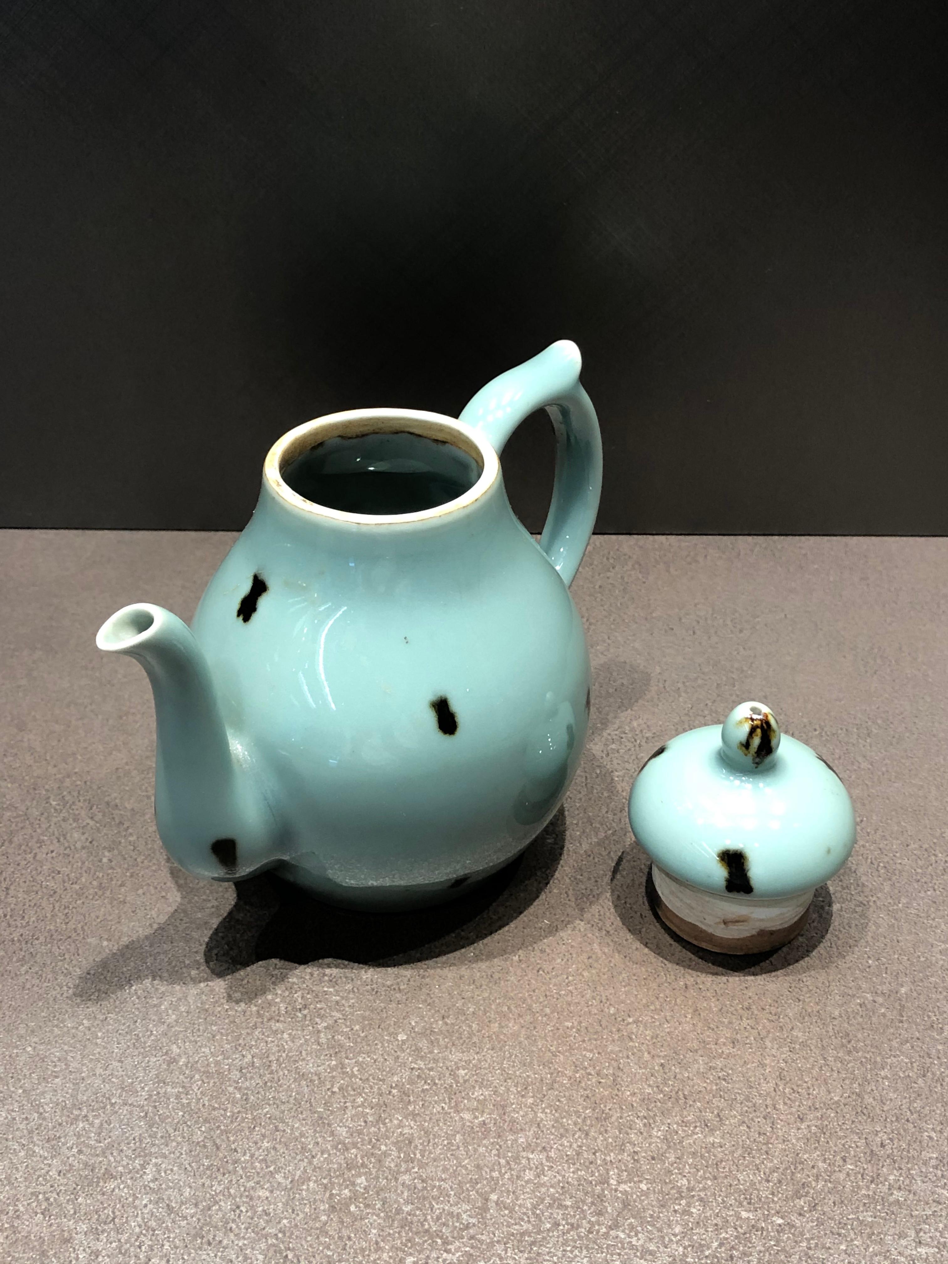Japanese Dot Designed China Teapot, Taisho Period For Sale 1