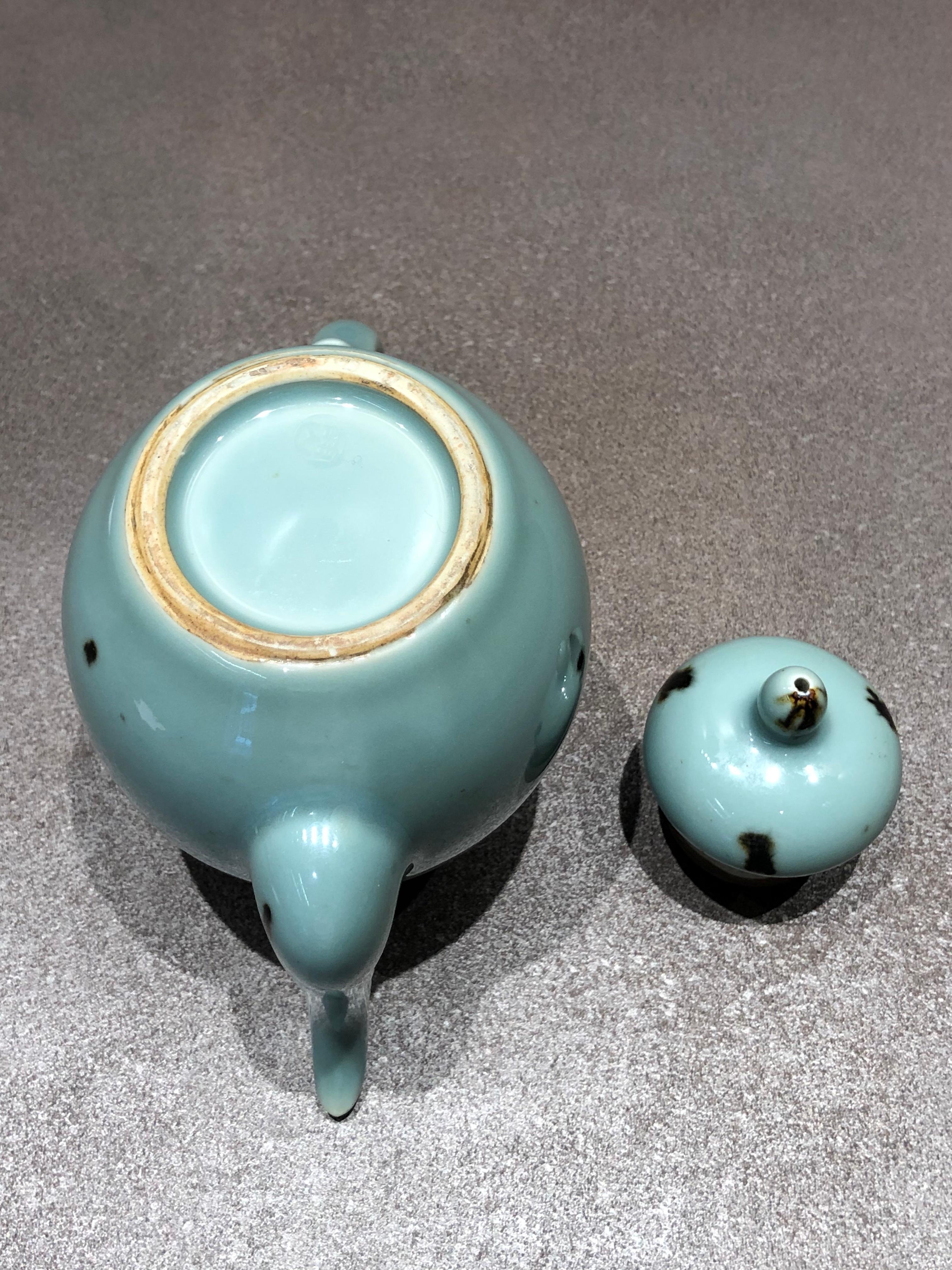 Japanese Dot Designed China Teapot, Taisho Period For Sale 2
