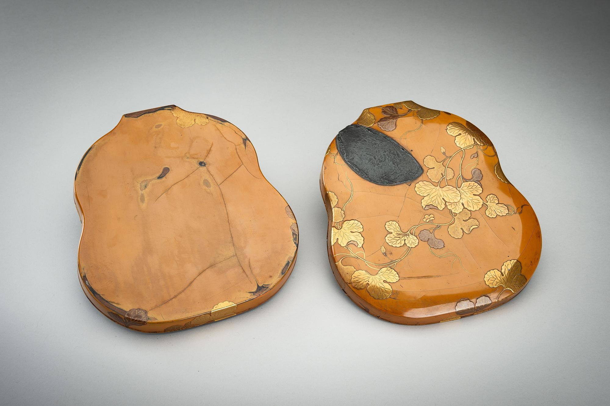 Japanese 'double gourd' lacquer suzuri’bako (writing box) by Hara Yôyûsai 原羊遊斎 For Sale 9
