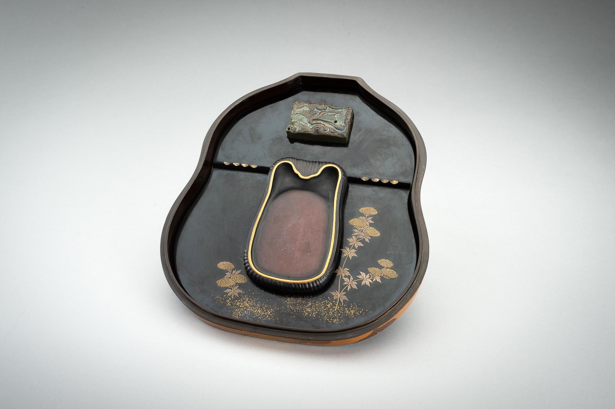 Japanese 'double gourd' lacquer suzuri’bako (writing box) by Hara Yôyûsai 原羊遊斎 In Good Condition For Sale In Amsterdam, NL