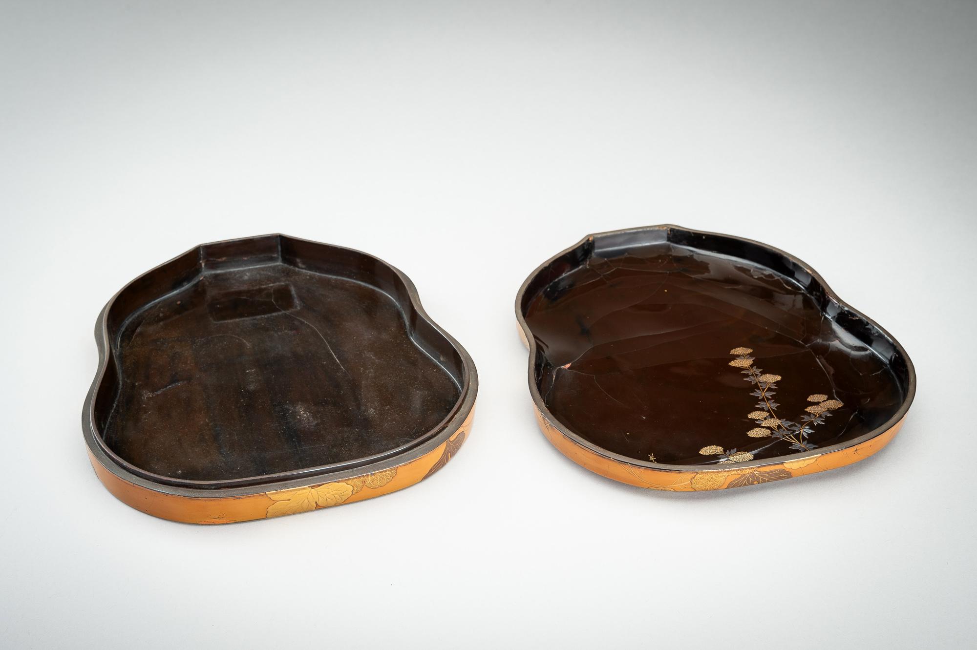 19th Century Japanese 'double gourd' lacquer suzuri’bako (writing box) by Hara Yôyûsai 原羊遊斎 For Sale