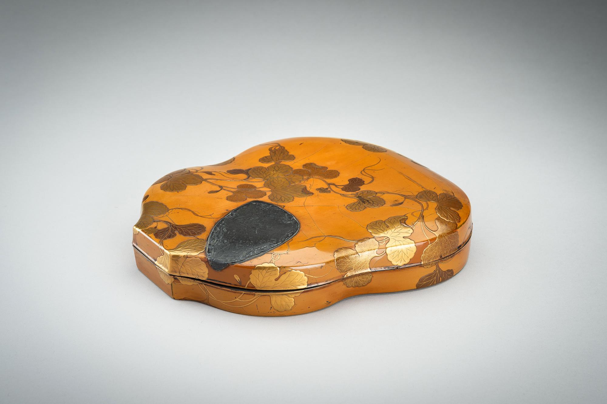 Japanese 'double gourd' lacquer suzuri’bako (writing box) by Hara Yôyûsai 原羊遊斎 For Sale 2