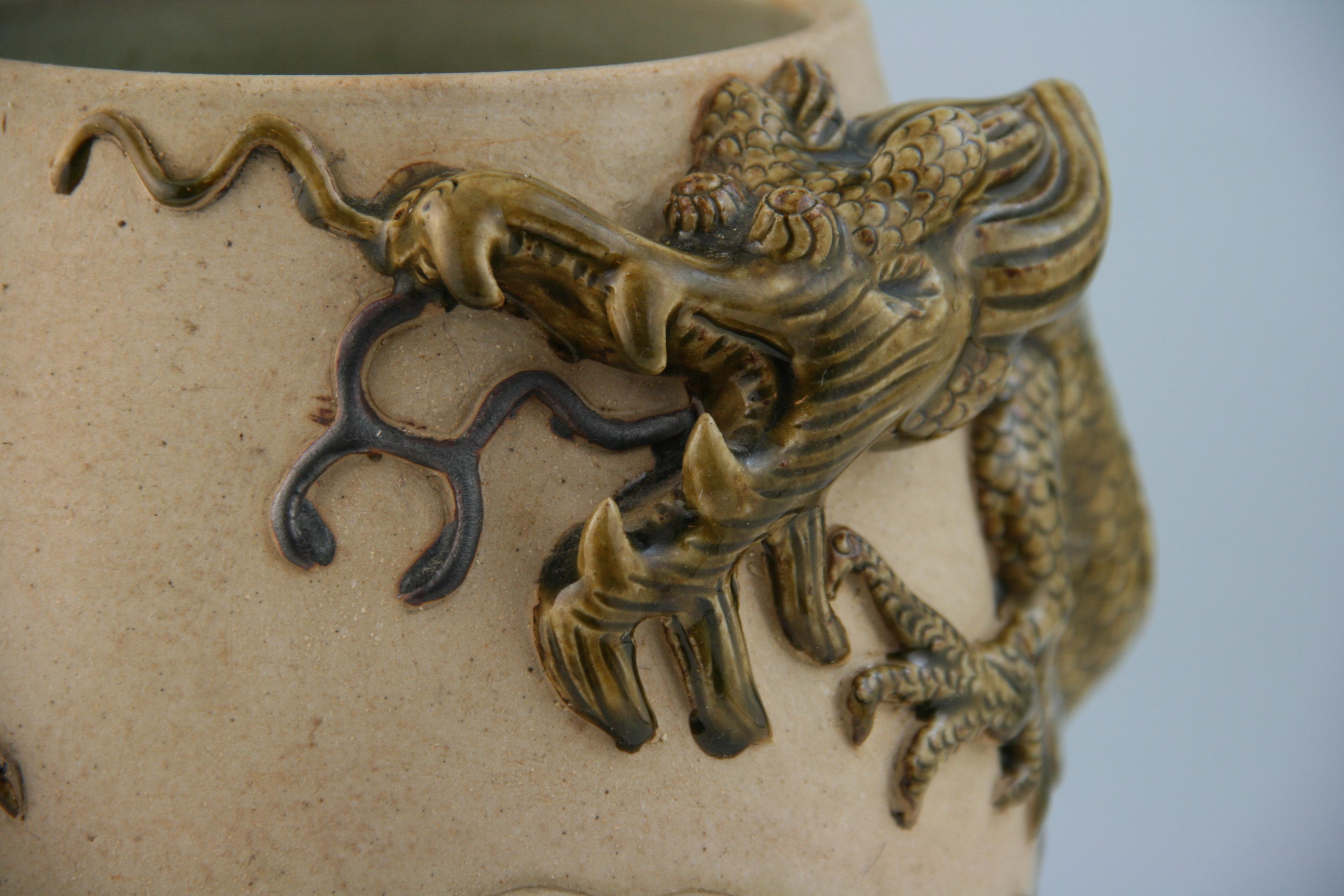 Japanese Dragon Vase In Good Condition For Sale In Douglas Manor, NY