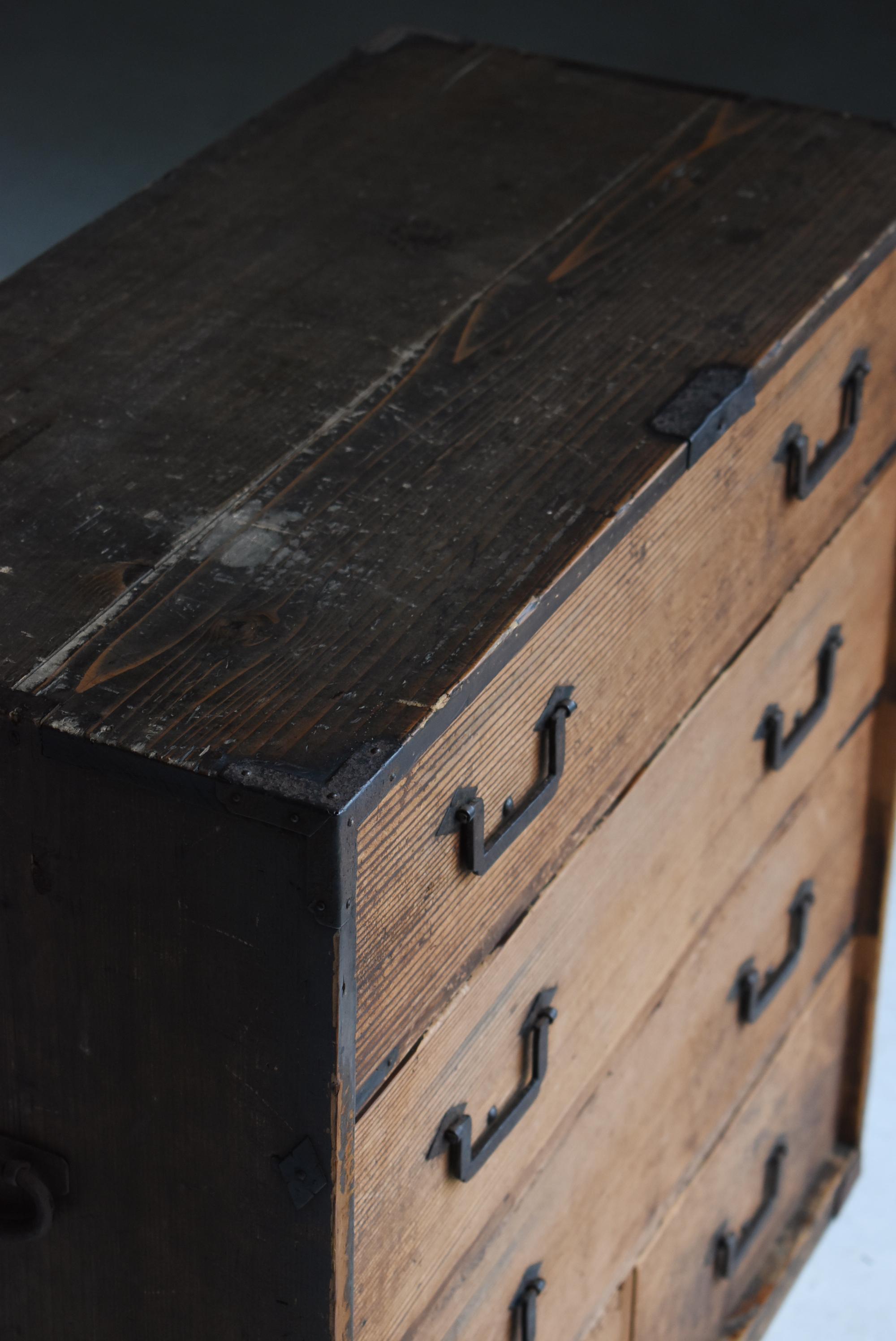 Cassetto giapponese del 1882 / Credenza Wabi Sabi in vendita 6